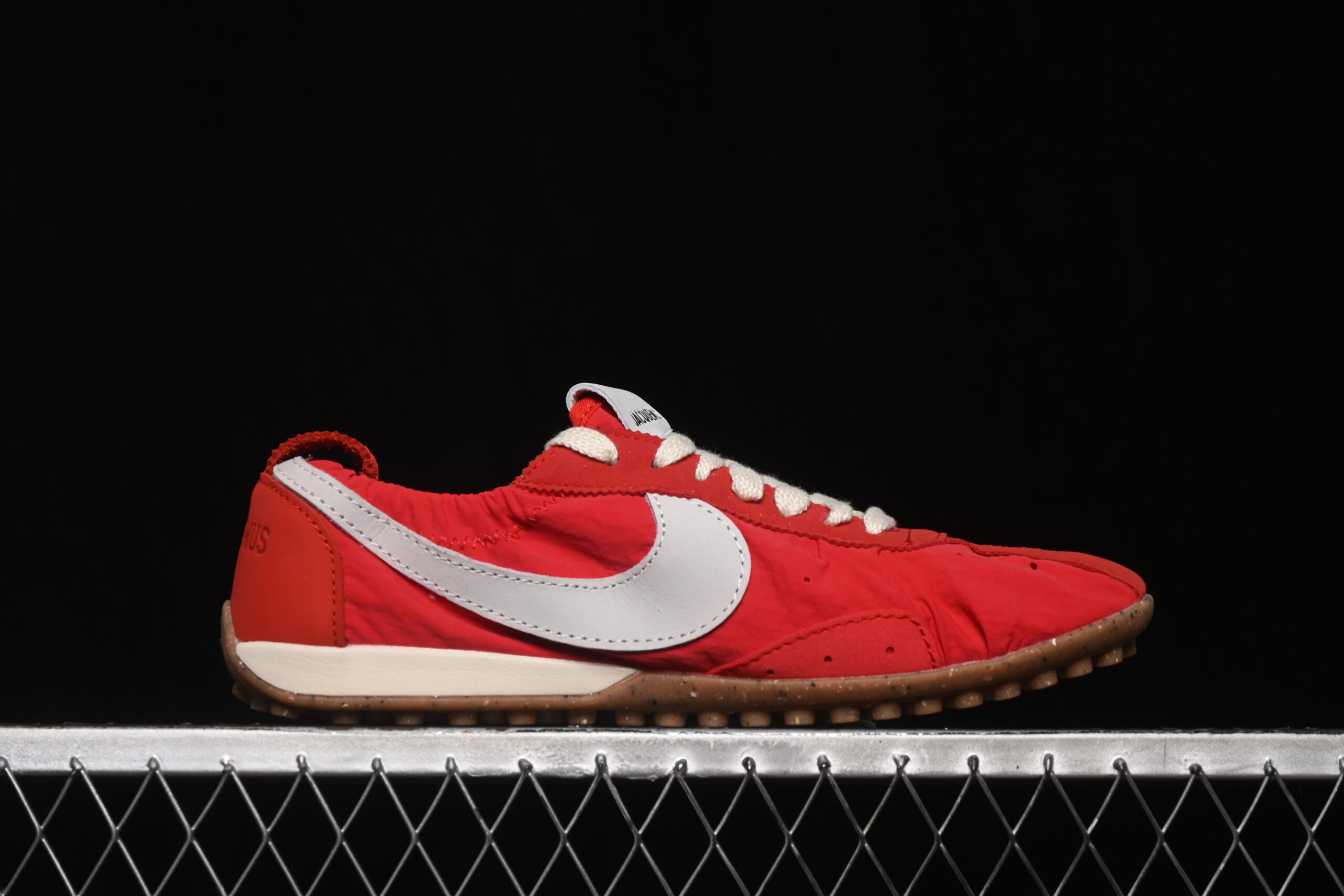 Jacquemus x Wmns Nike Moon Shoe SP University Red — изображение 2