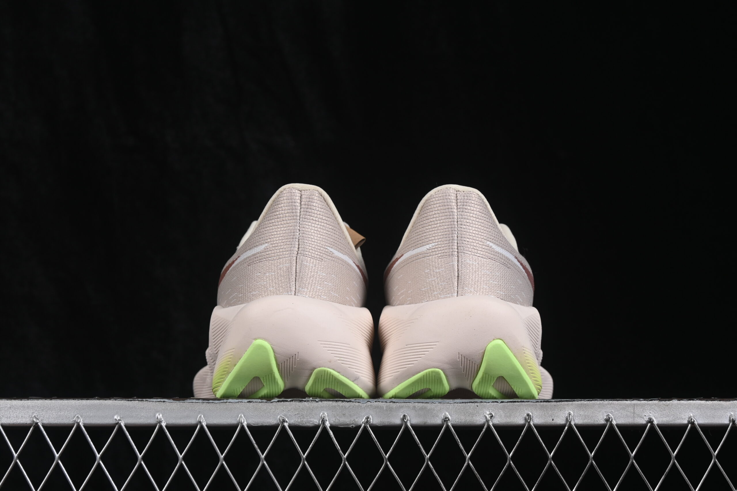 ASICS Novablast 6 Beige — изображение 4