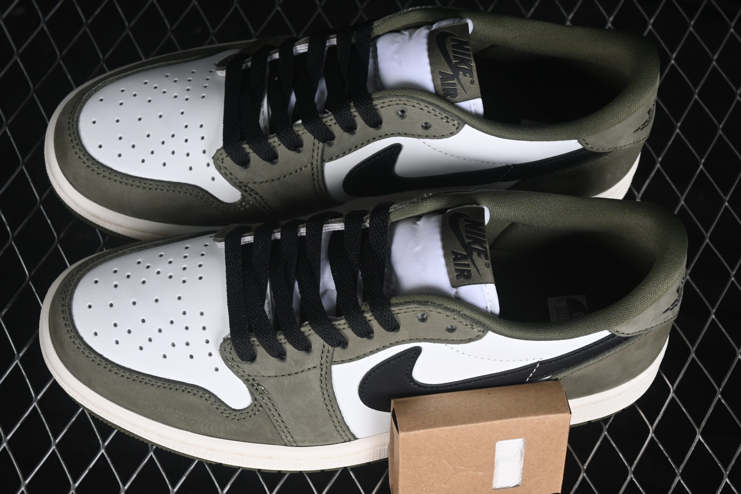 Air Jordan 1 Retro Low Medium Olive — изображение 5