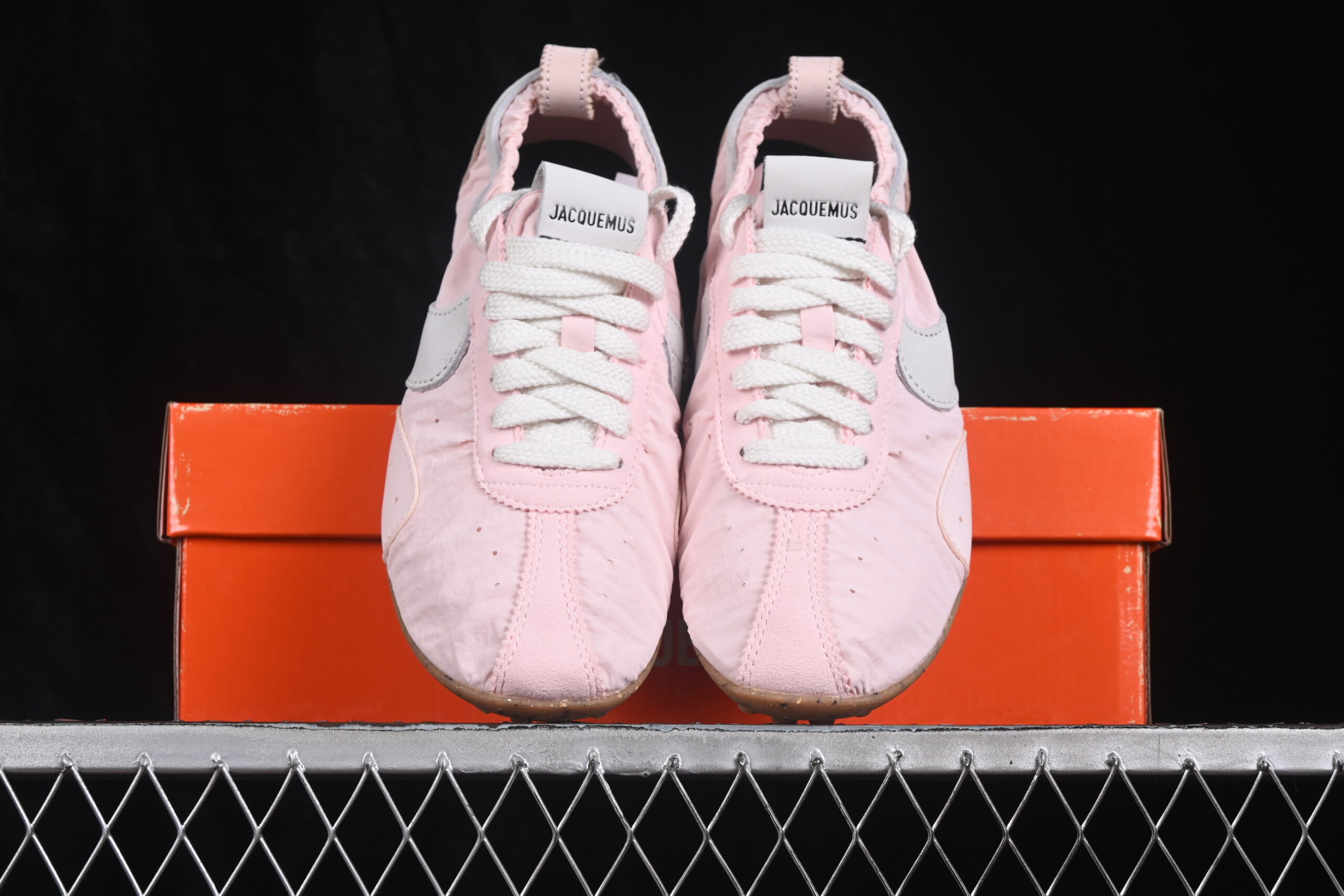 Jacquemus x Wmns Nike Moon Shoe SP Aluminum Pink — изображение 6