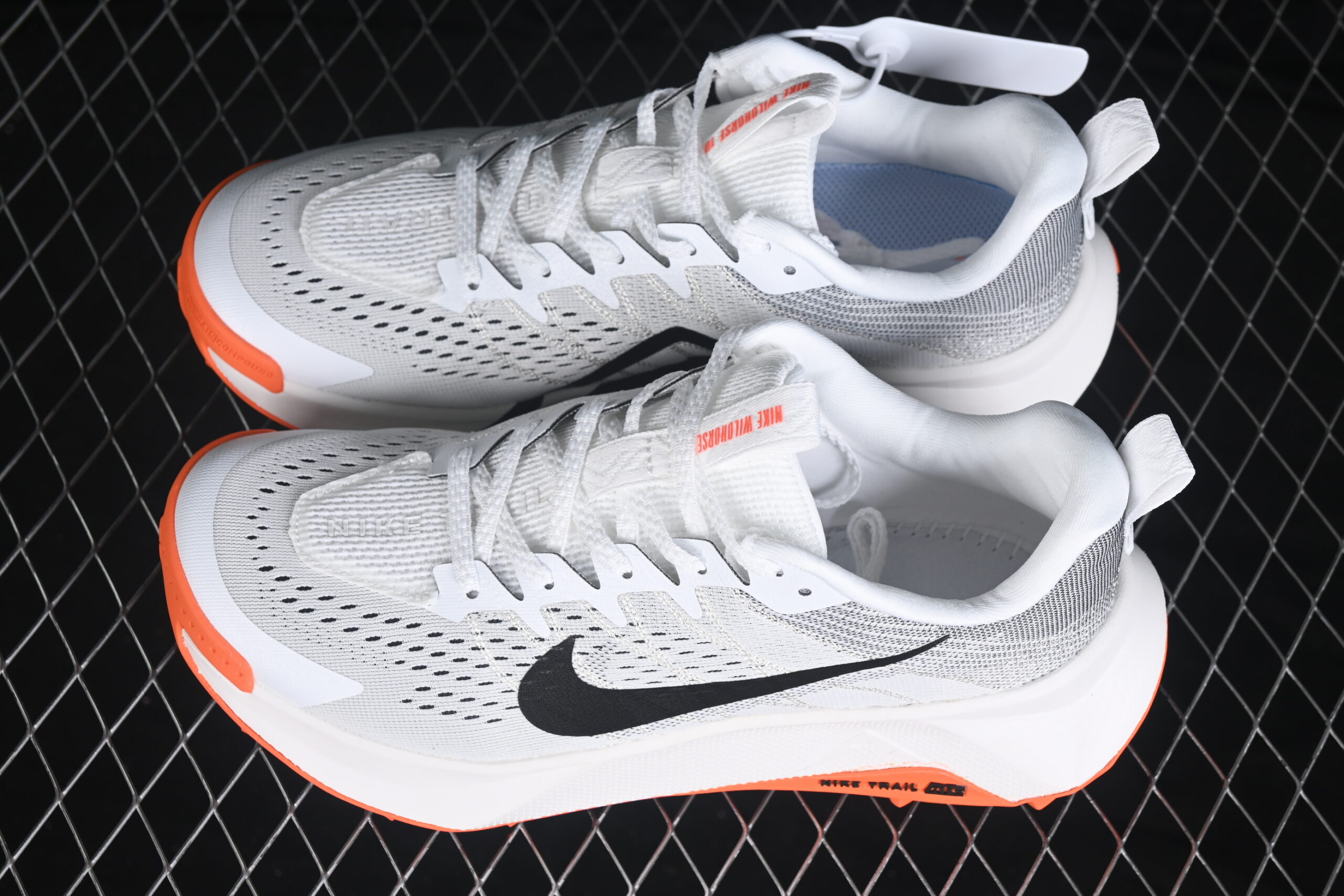 Nike Wildhorse 10 Trail-Running Summit White & Safety Orange — изображение 5
