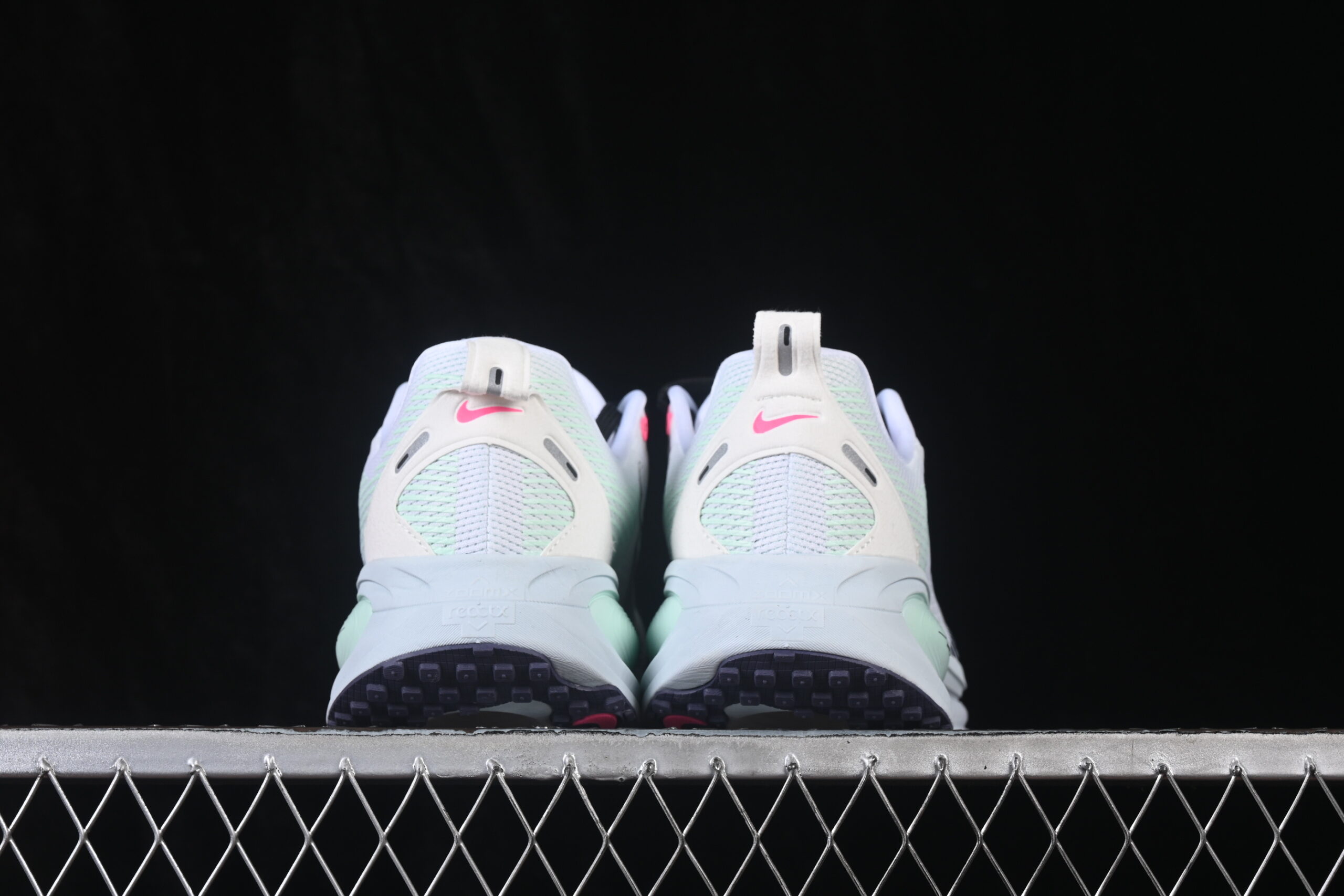 Nike Vomero 18 White Glacier Blue — изображение 4
