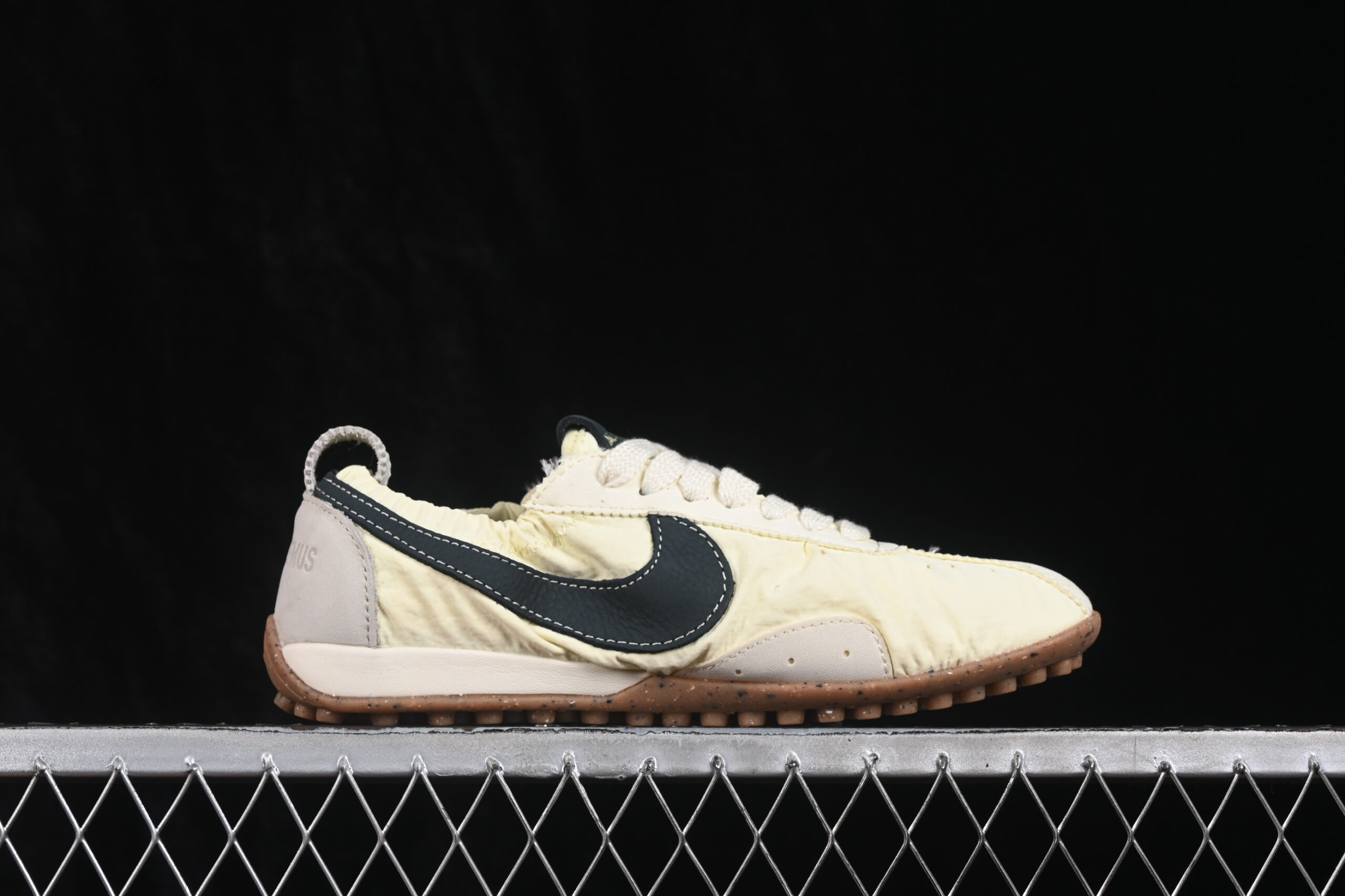 Jacquemus x Wmns Nike Moon Shoe SP Alabaster — изображение 2