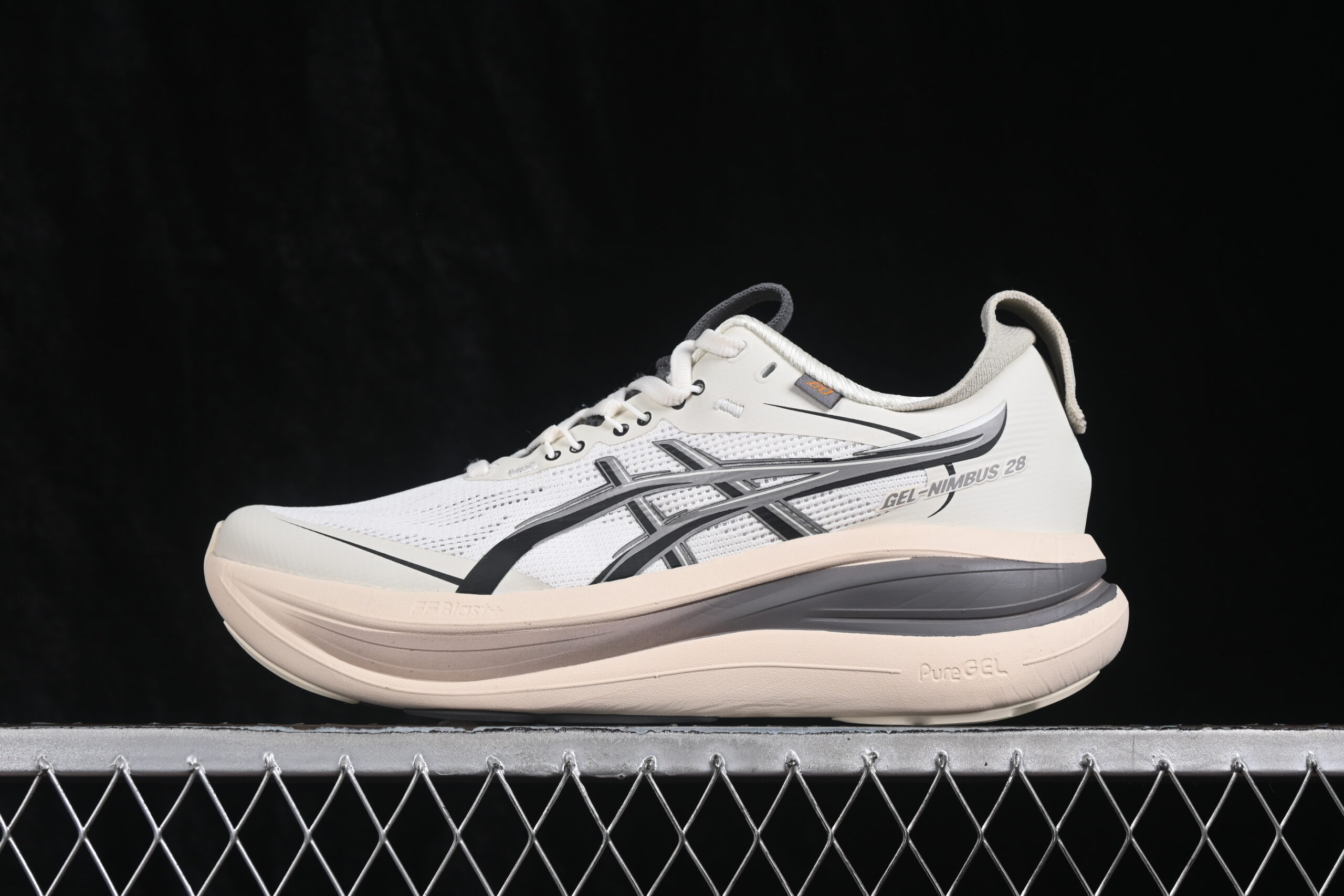 ASICS GEL-NIMBUS 28 Beige Grey