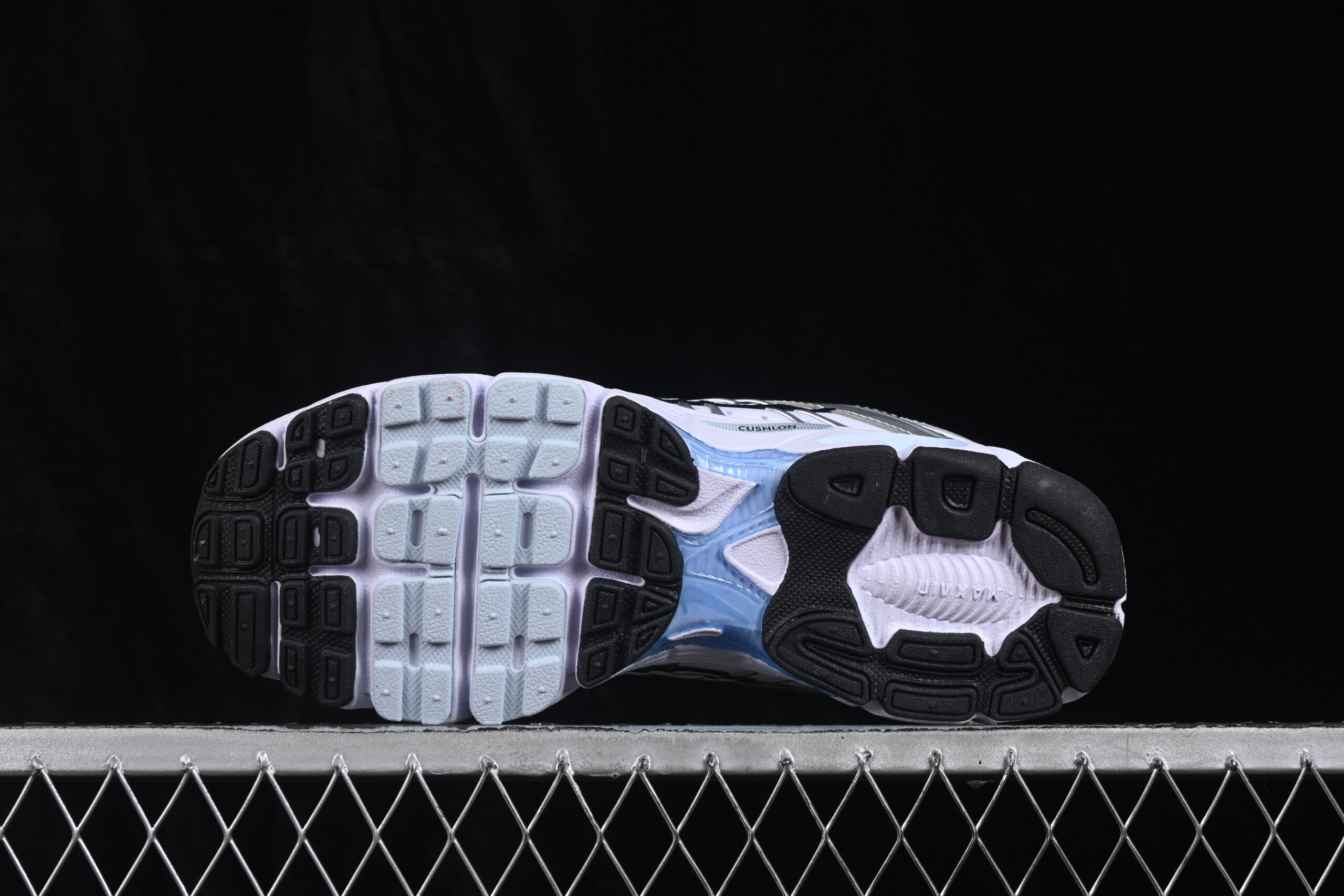 Nike Air Max Moto 2K White/Metallic Silver — изображение 3