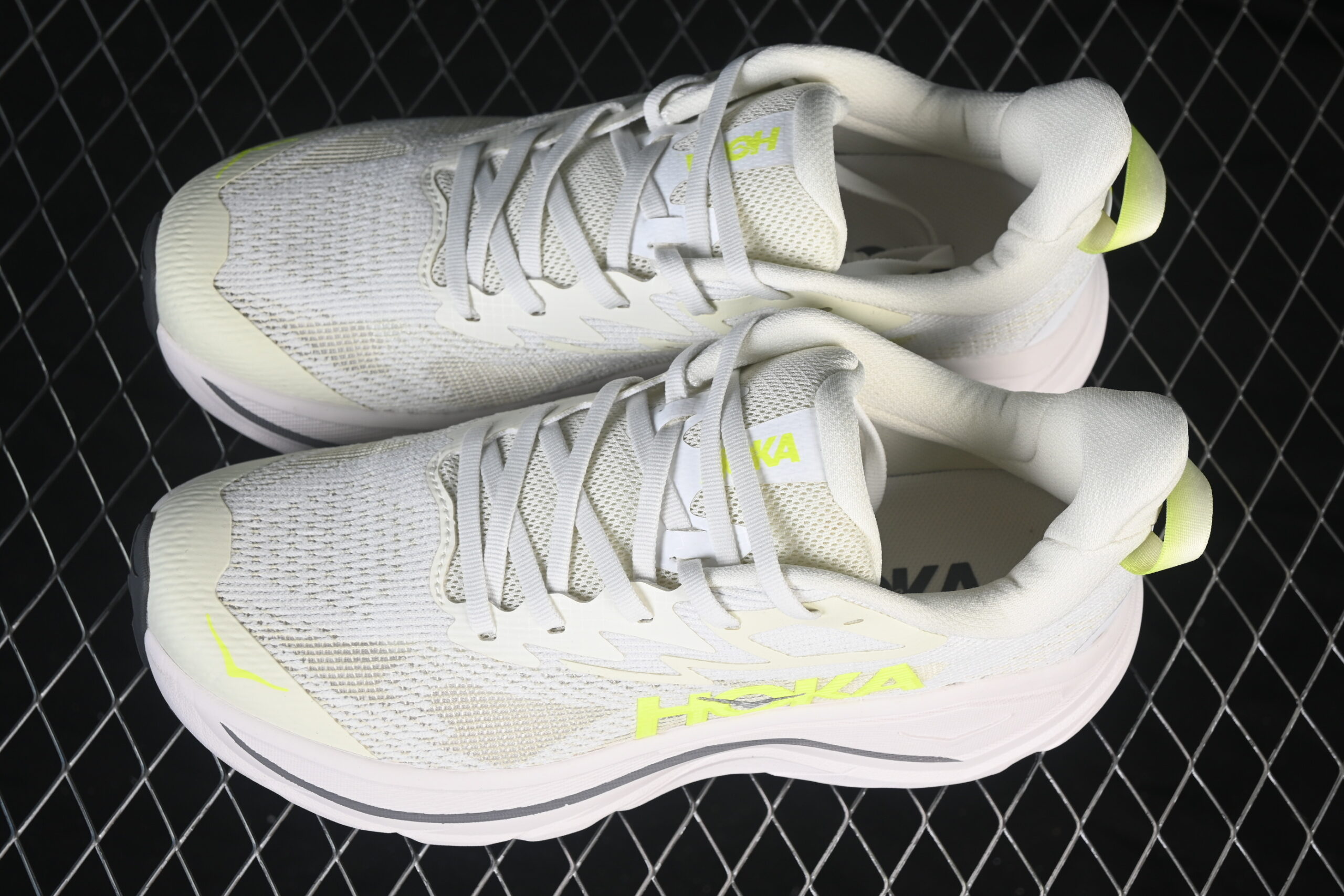 Hoka One One Challenger 8 White Neon Citrus — изображение 6