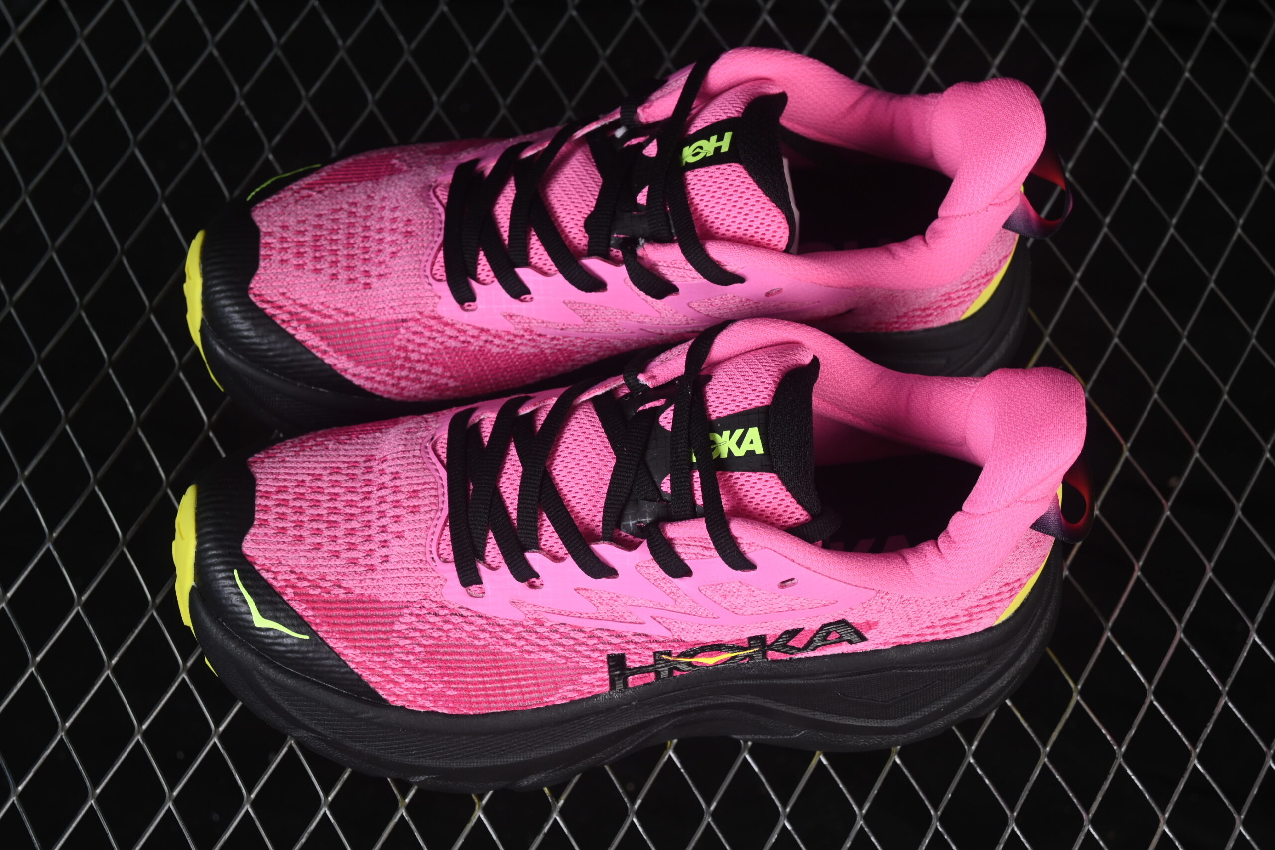 HOKA Challenger 8 Neon Rose Black — изображение 6