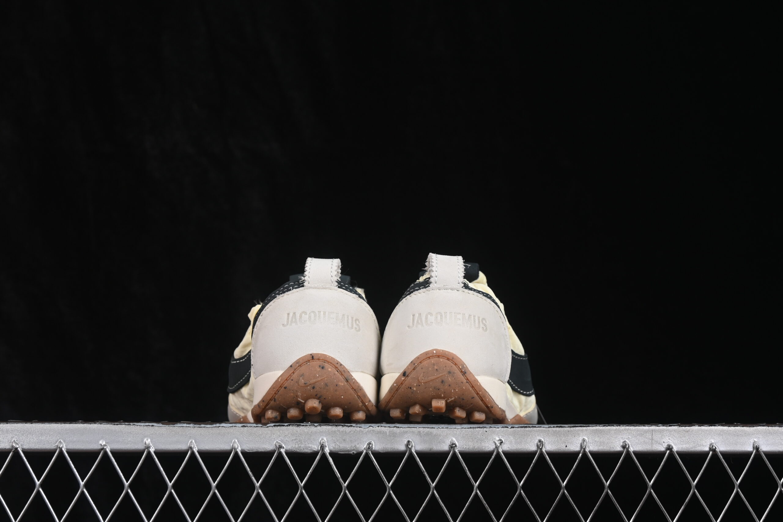 Jacquemus x Wmns Nike Moon Shoe SP Alabaster — изображение 5