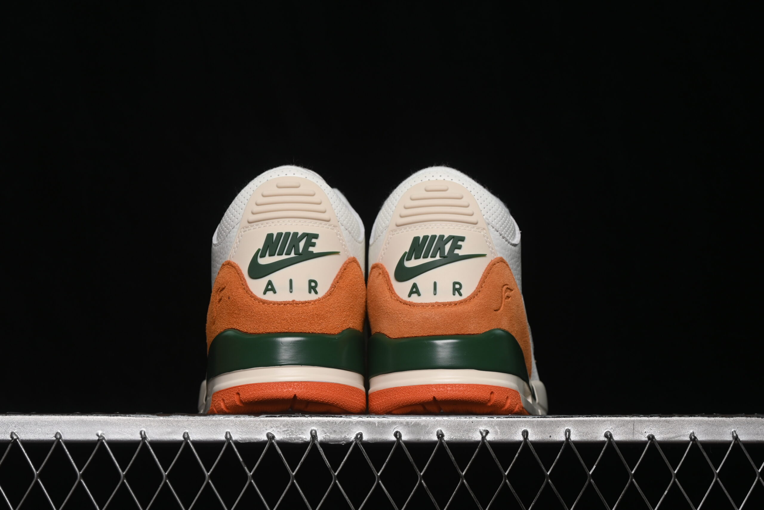 SoleFly x Air Jordan 3 'Miami' — изображение 3