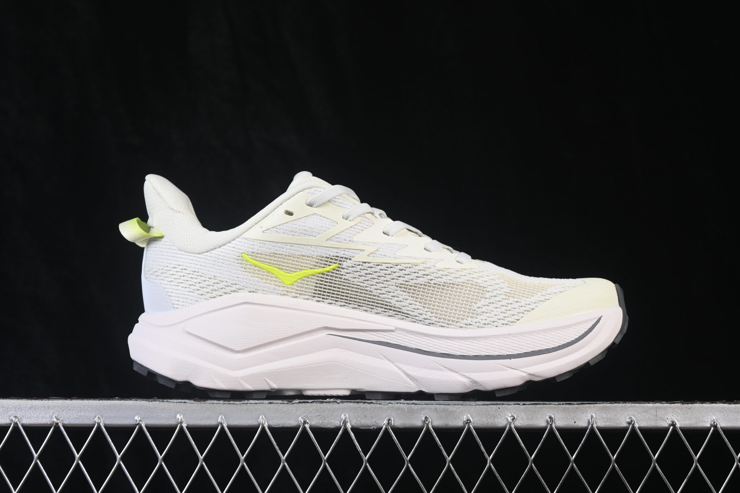 Hoka One One Challenger 8 White Neon Citrus — изображение 2