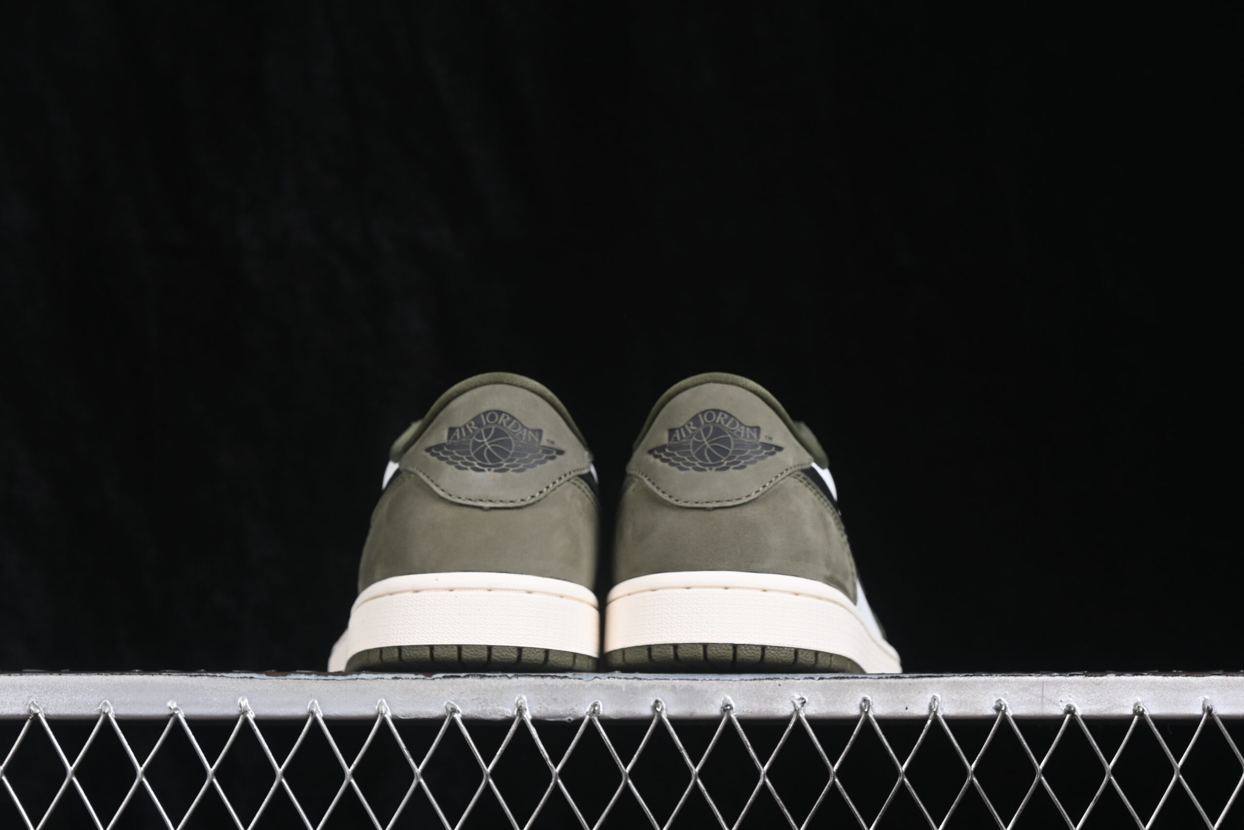 Air Jordan 1 Retro Low Medium Olive — изображение 4