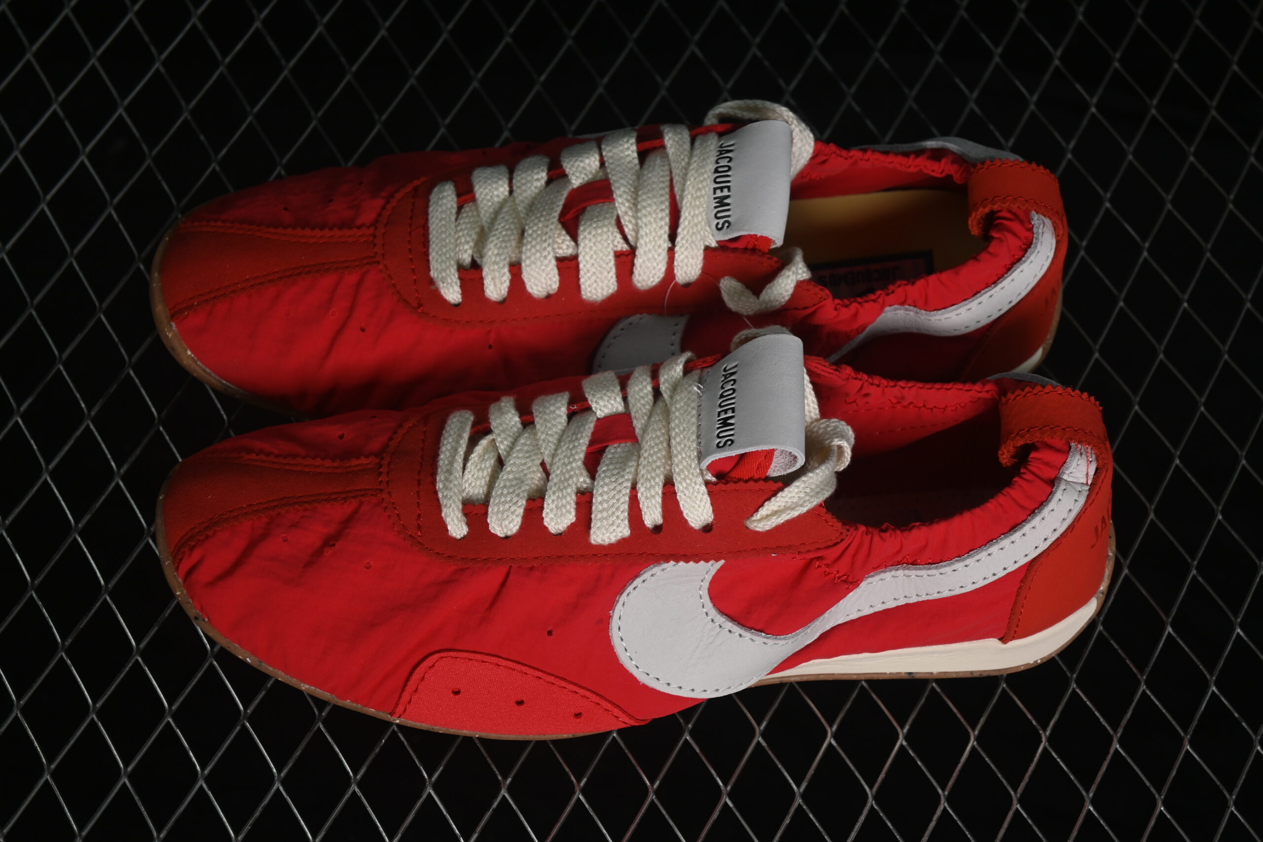 Jacquemus x Wmns Nike Moon Shoe SP University Red — изображение 6