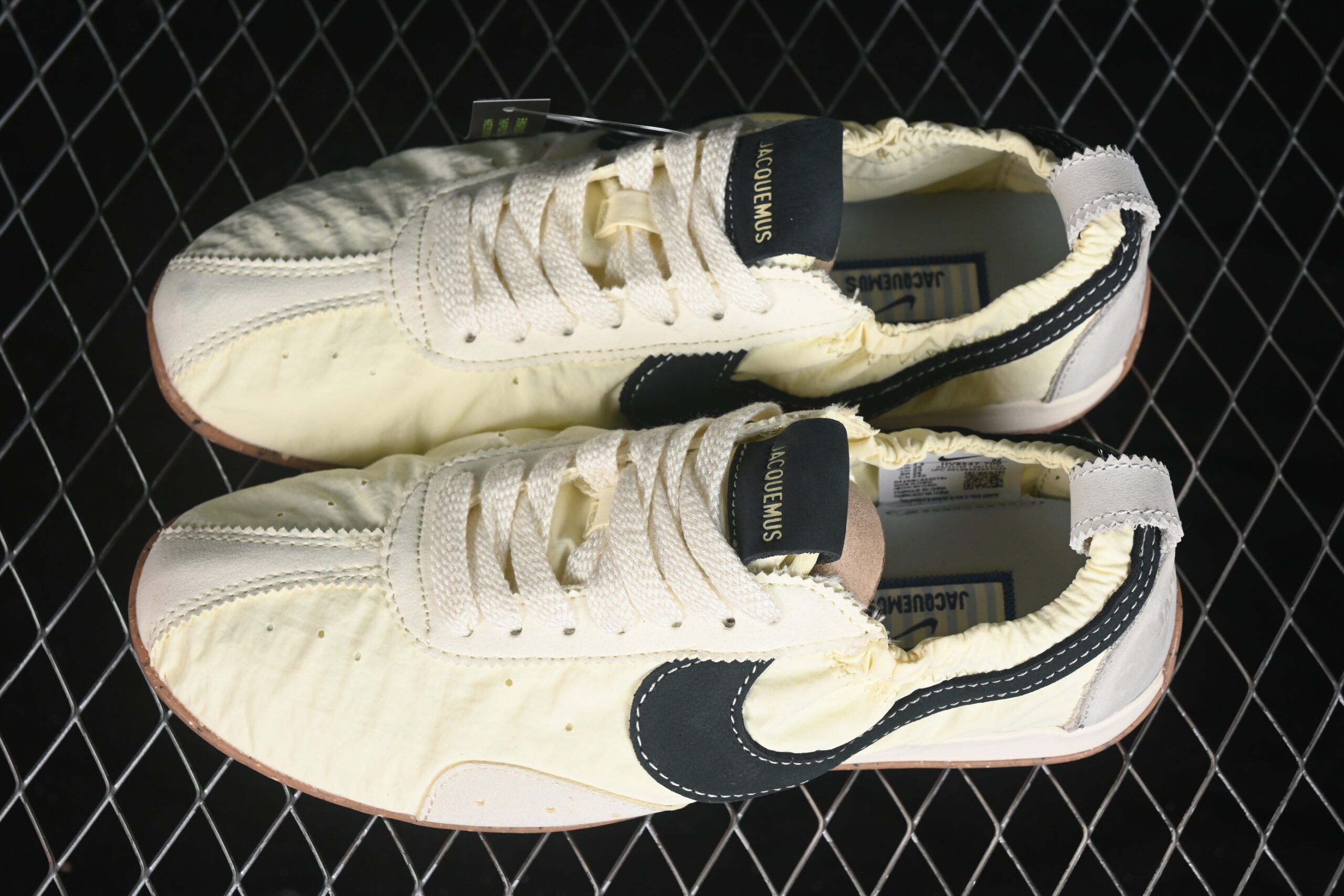 Jacquemus x Wmns Nike Moon Shoe SP Alabaster — изображение 4