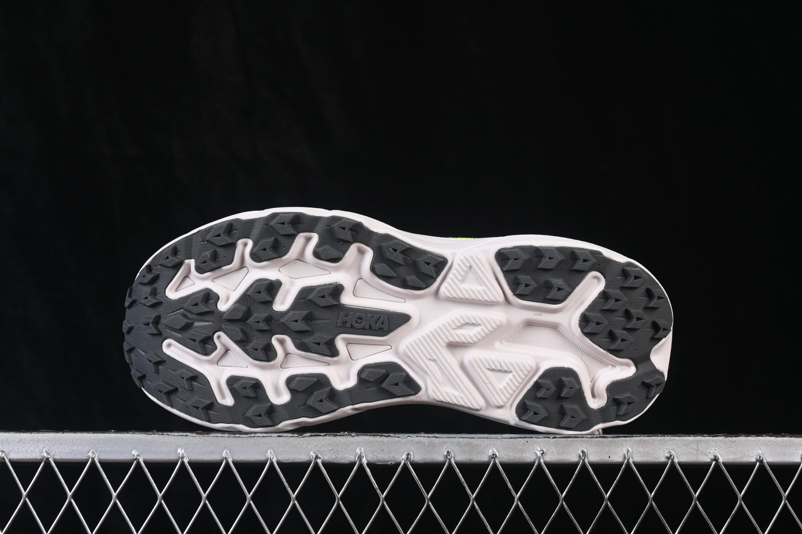 Hoka One One Challenger 8 White Neon Citrus — изображение 3