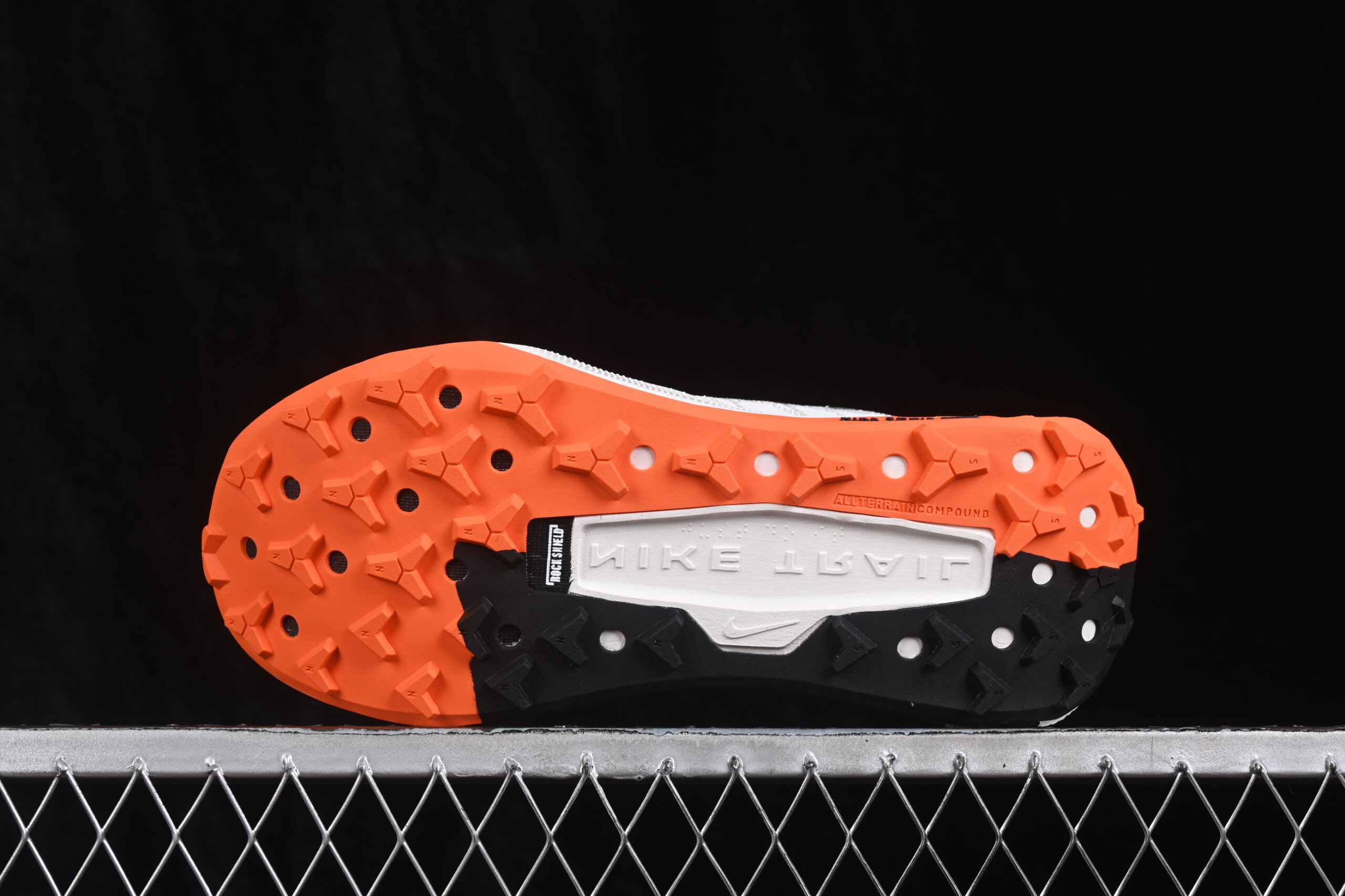 Nike Wildhorse 10 Trail-Running Summit White & Safety Orange — изображение 3
