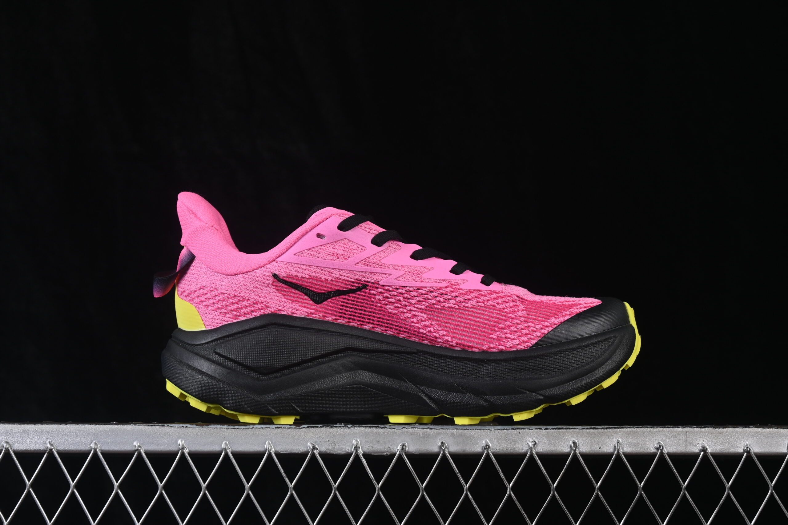 HOKA Challenger 8 Neon Rose Black — изображение 2