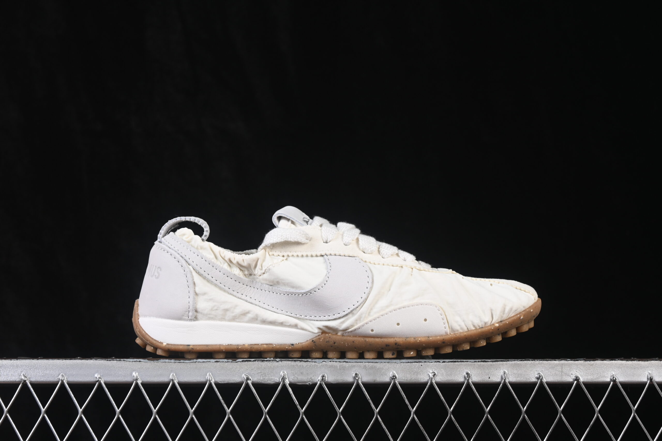 Jacquemus x Wmns Nike Moon Shoe SP Soft Pearl — изображение 2