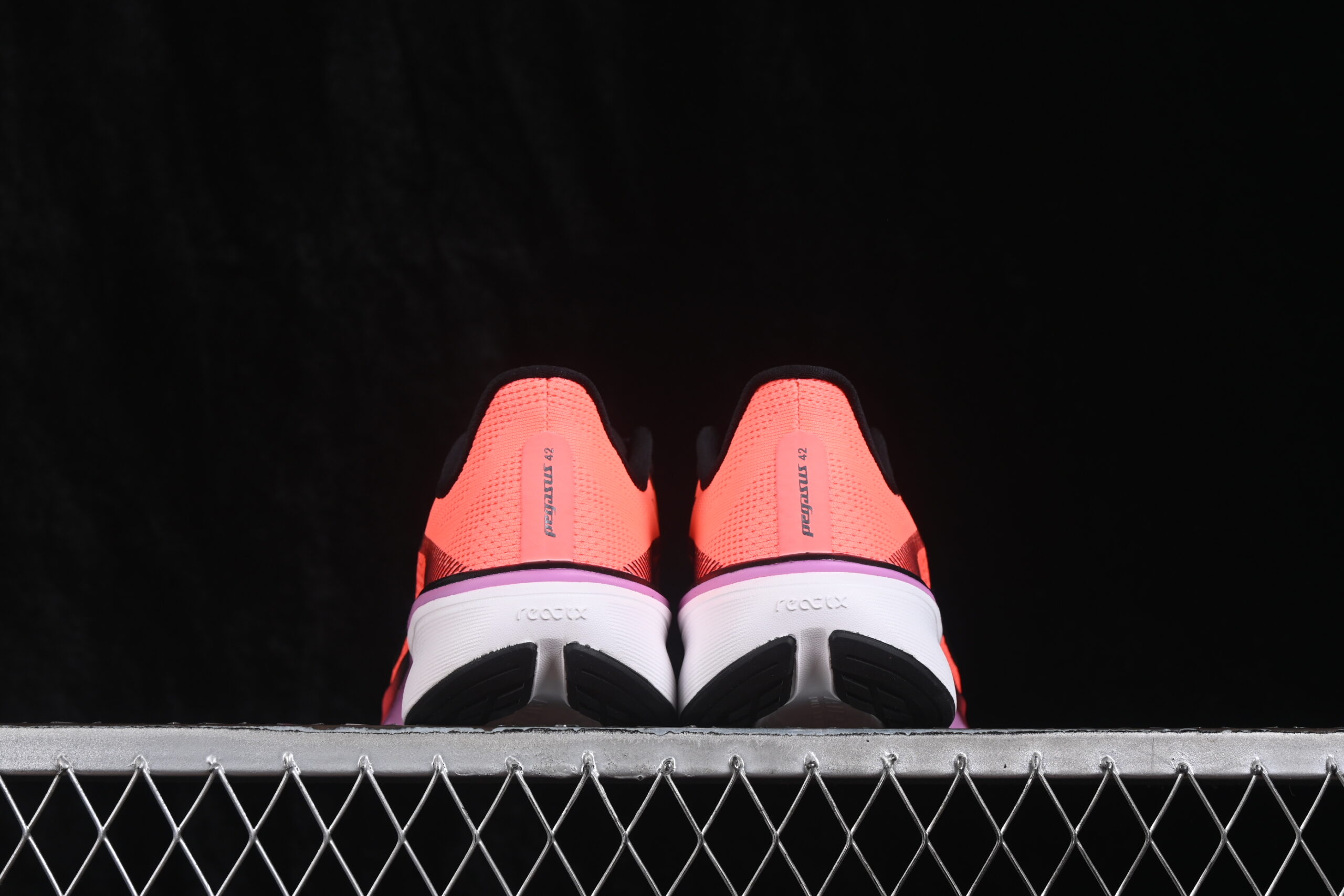 Nike Wmns Air Zoom Pegasus 42 Lava Glow — изображение 3
