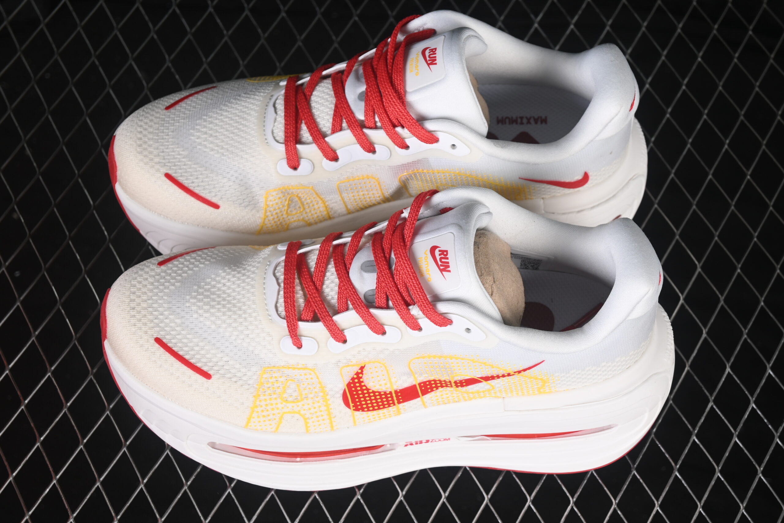 Nike Vomero Premium White/Red — изображение 6