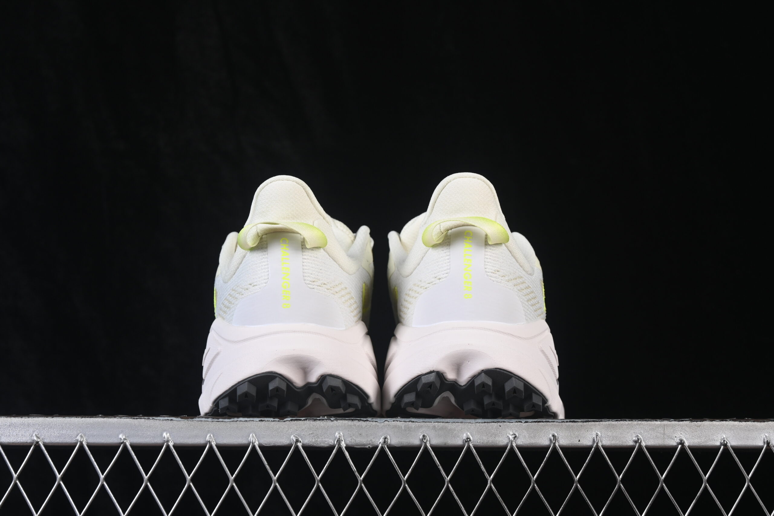 Hoka One One Challenger 8 White Neon Citrus — изображение 4