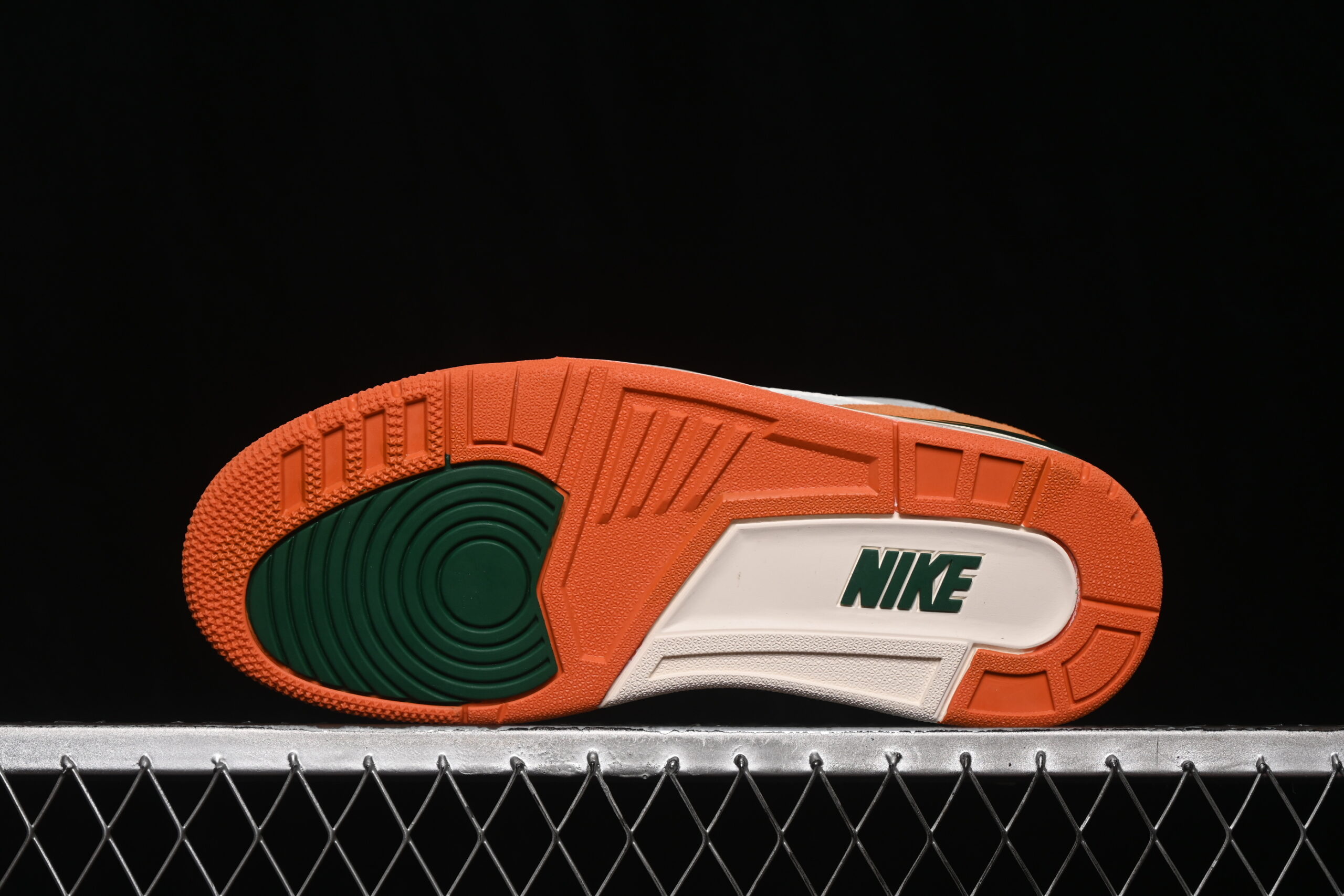 SoleFly x Air Jordan 3 'Miami' — изображение 4