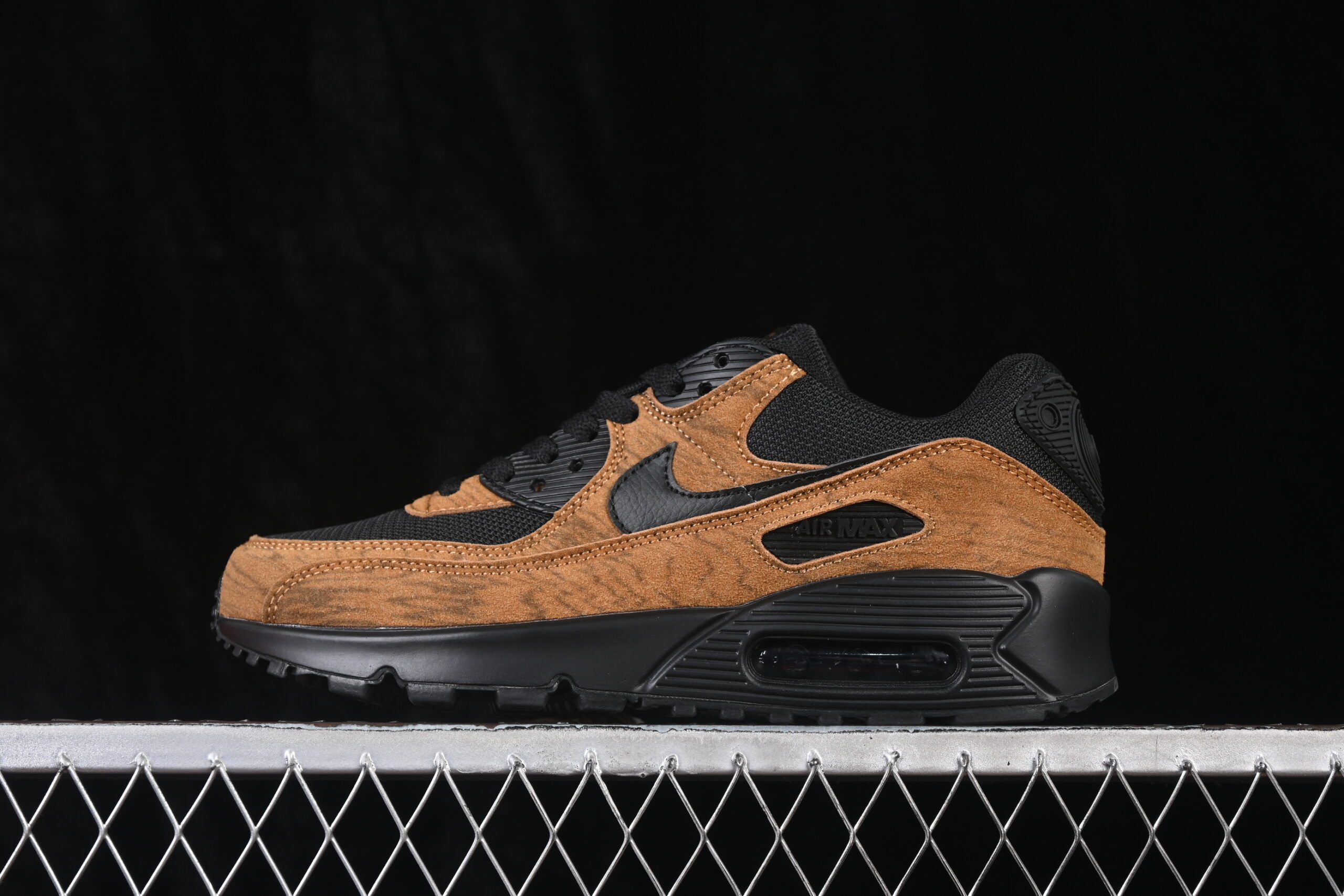 Nike Air Max 90 Premium Light Brtitish Tan Velvet Brown