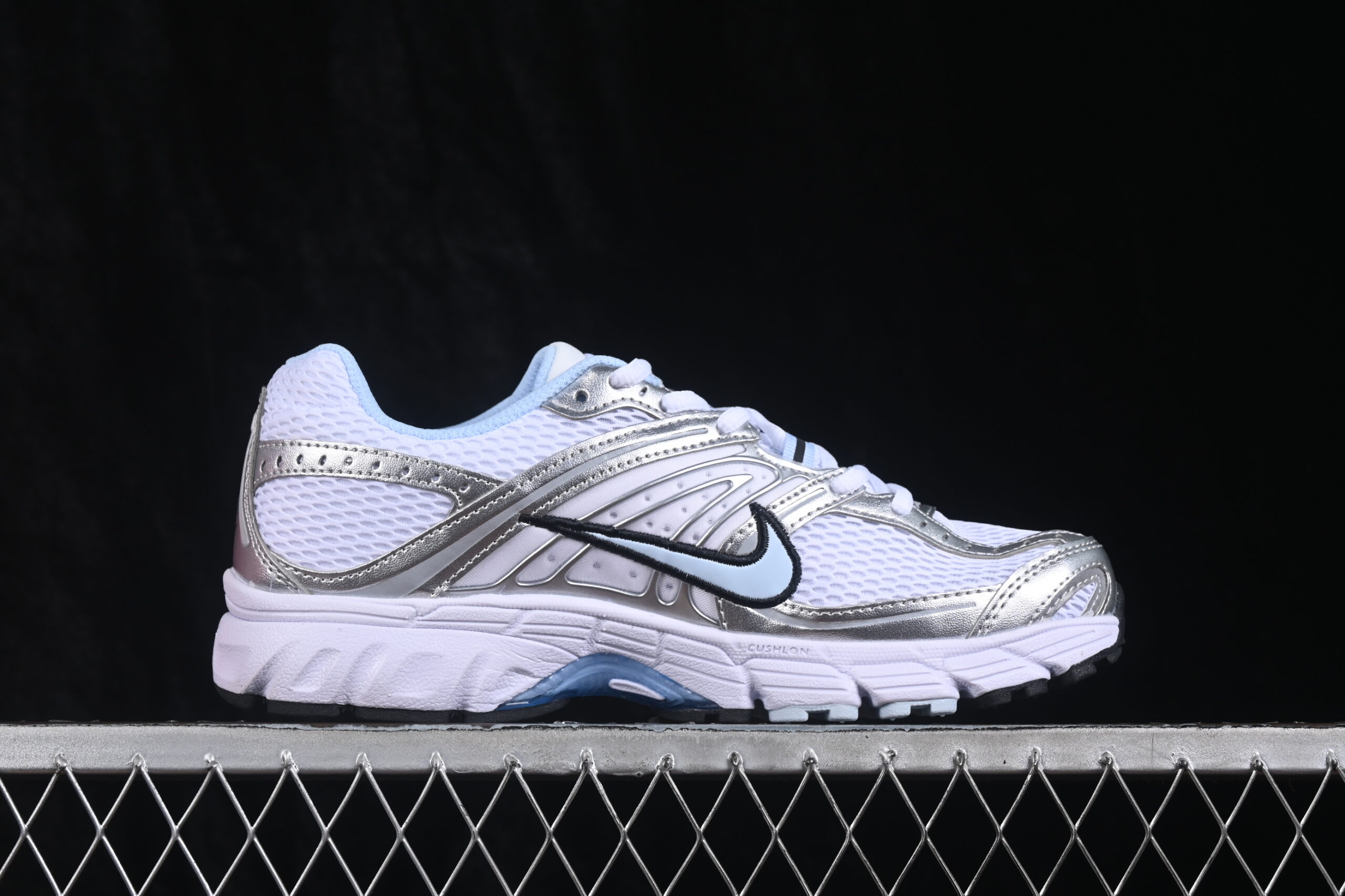 Nike Air Max Moto 2K White/Metallic Silver — изображение 2