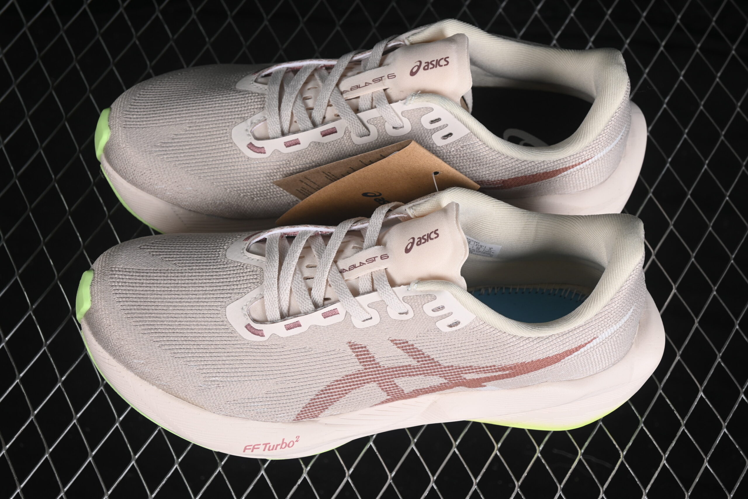 ASICS Novablast 6 Beige — изображение 6