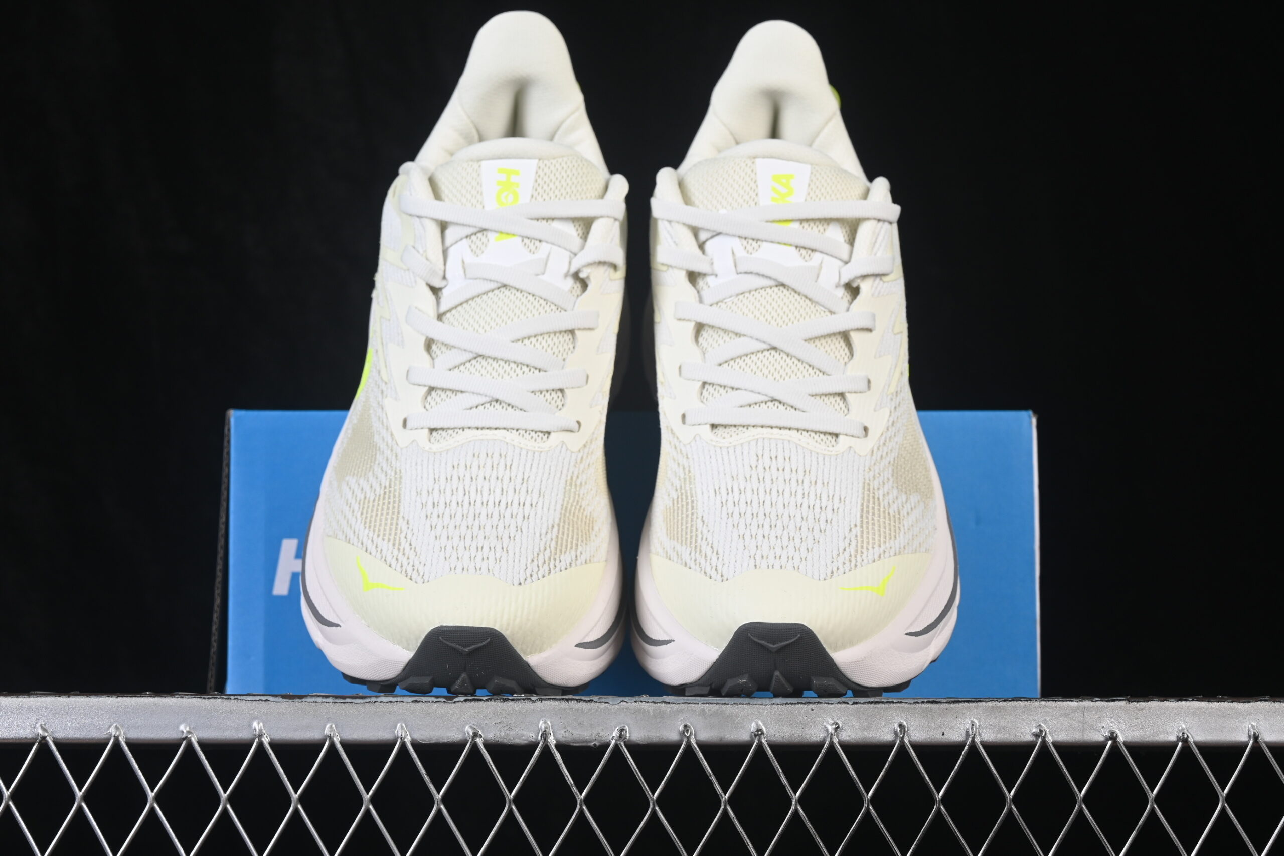 Hoka One One Challenger 8 White Neon Citrus — изображение 5