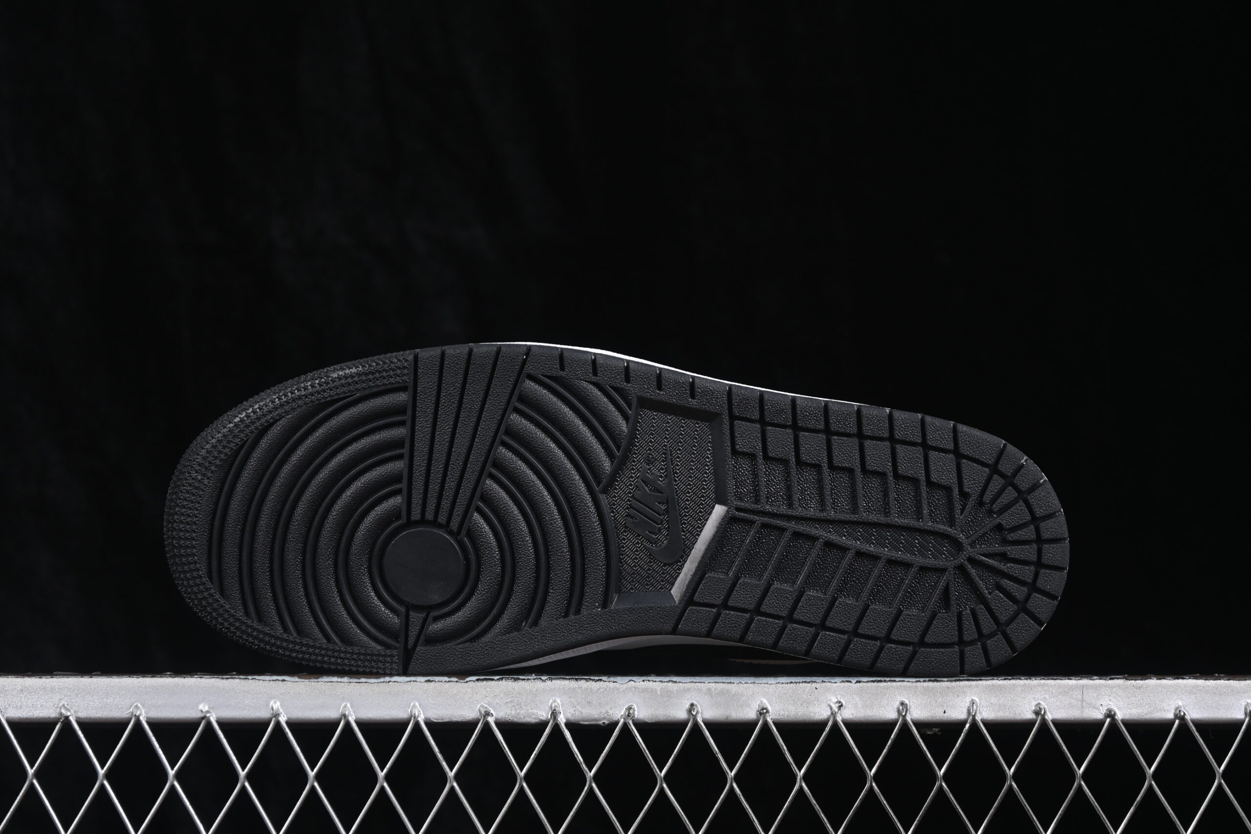 Air Jordan 1 Low Neutral Grey — изображение 3