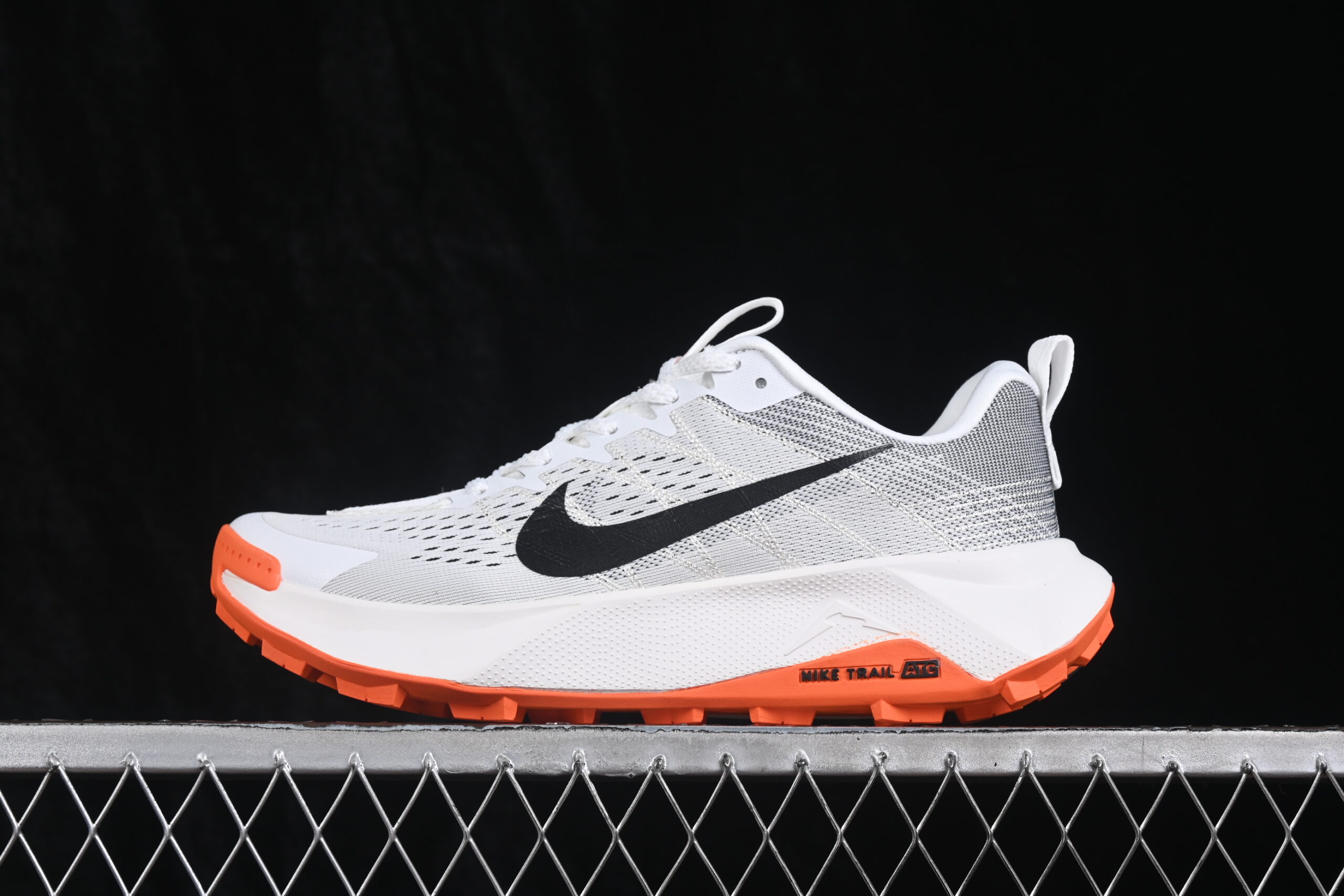 Nike Wildhorse 10 Trail-Running Summit White & Safety Orange