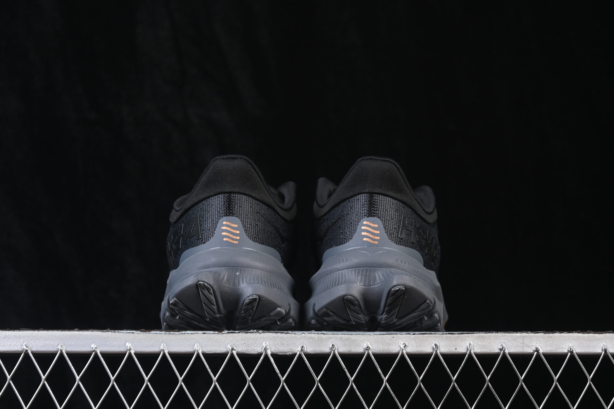 Hoka One One Kawana Black Copper — изображение 3