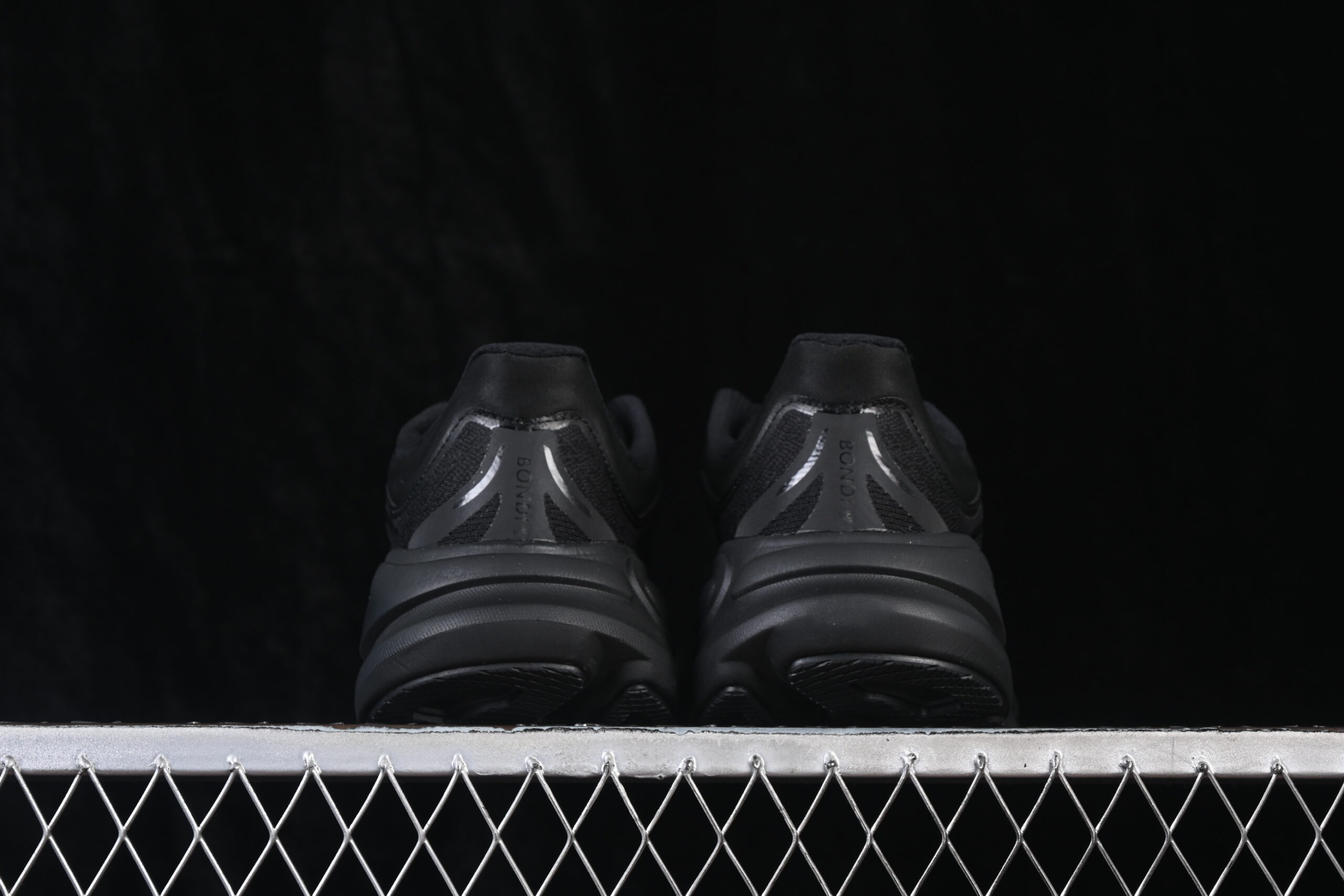 Hoka One One Bondi 9 Triple Black — изображение 4
