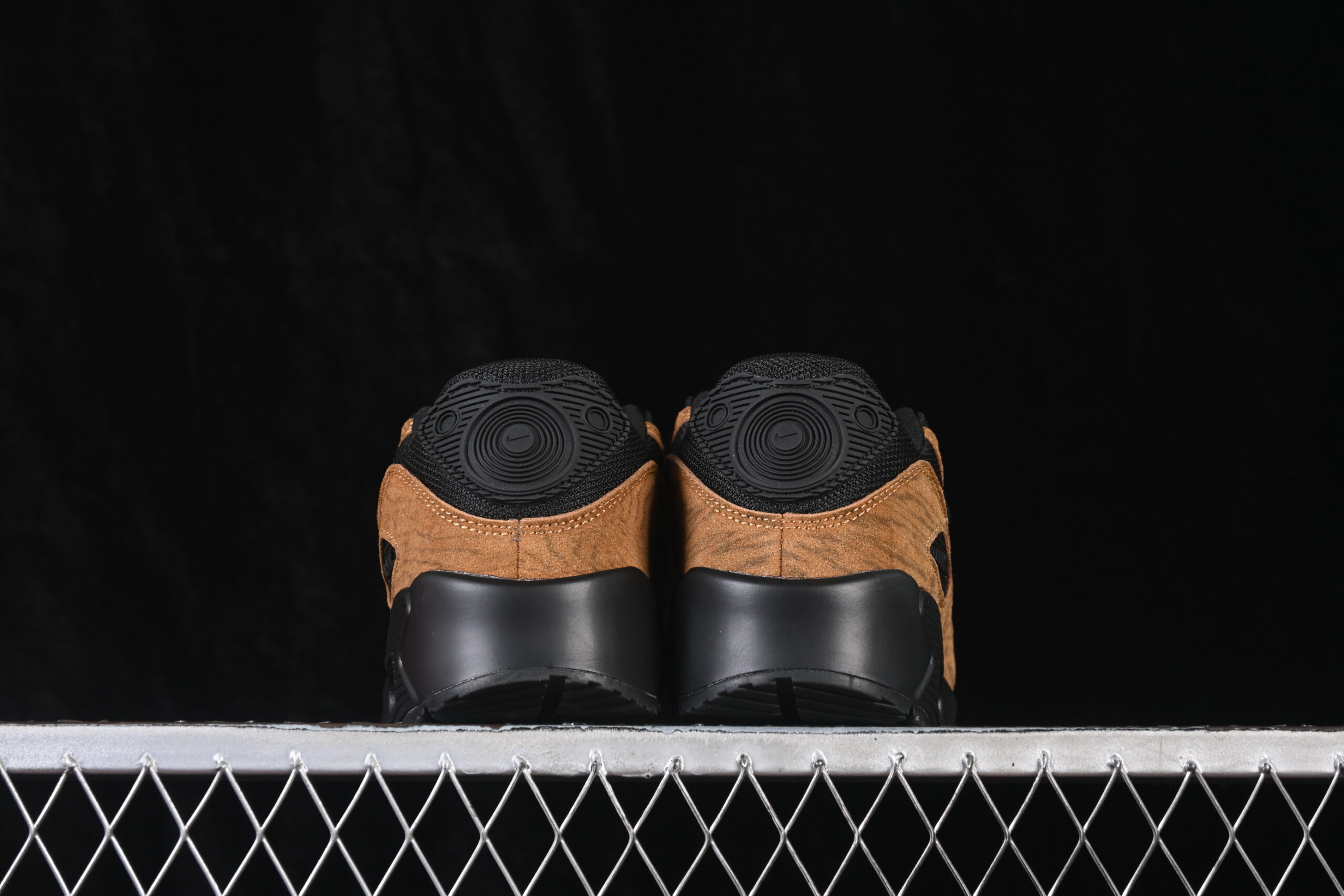 Nike Air Max 90 Premium Light Brtitish Tan Velvet Brown — изображение 4