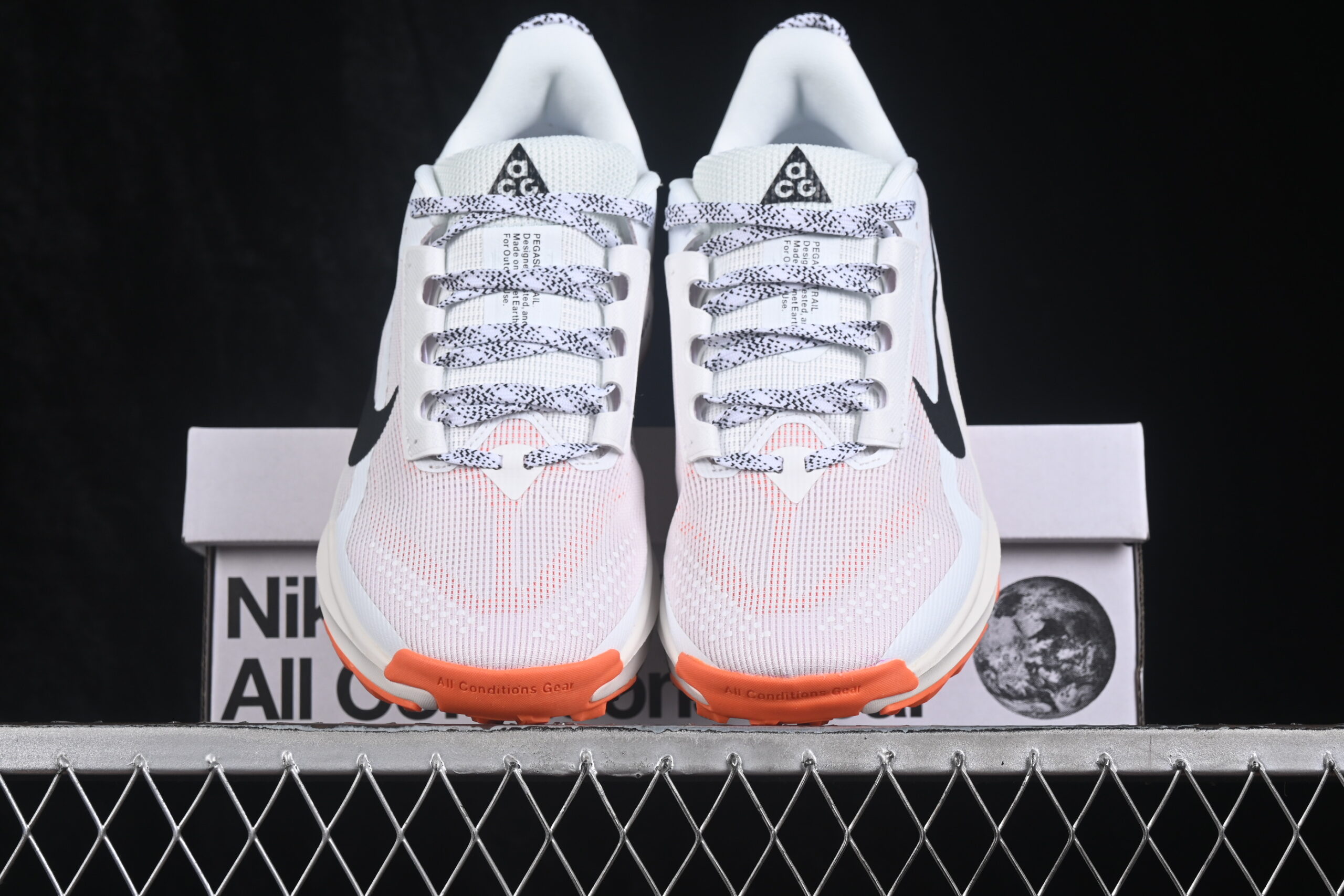 Nike ACG Pegasus Trail Summit White Orange — изображение 5