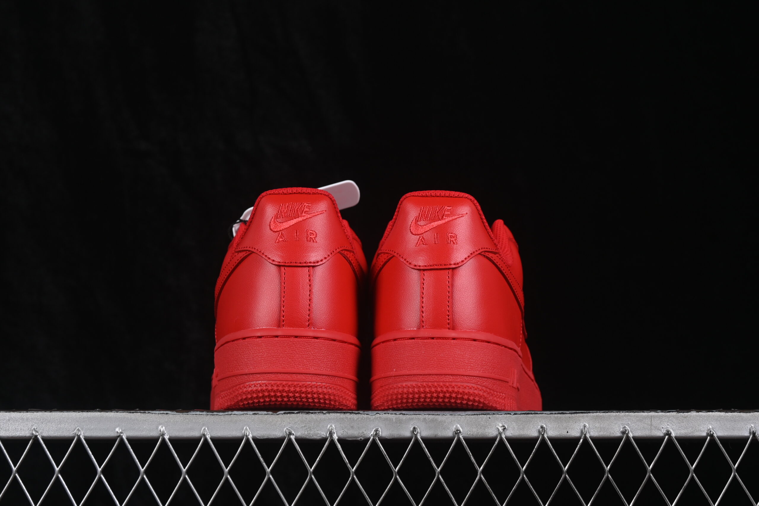 Nike Air Force 1 Low Triple Red — изображение 3