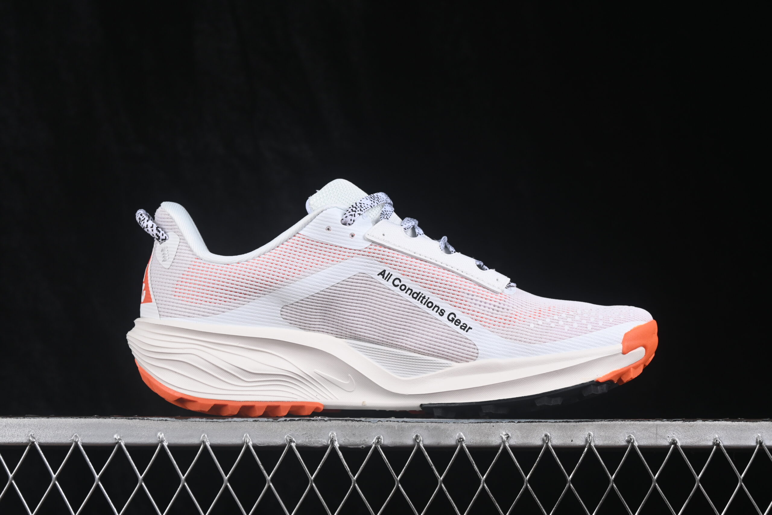Nike ACG Pegasus Trail Summit White Orange — изображение 2