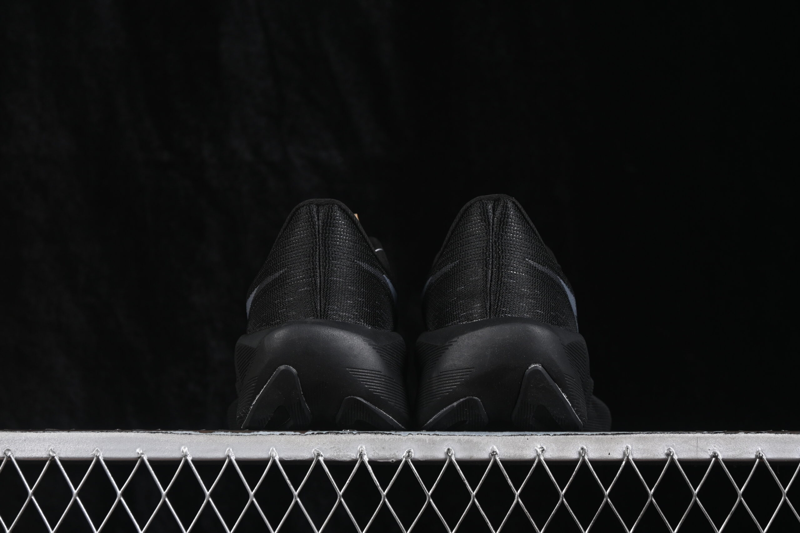 ASICS Novablast 6 Black — изображение 3