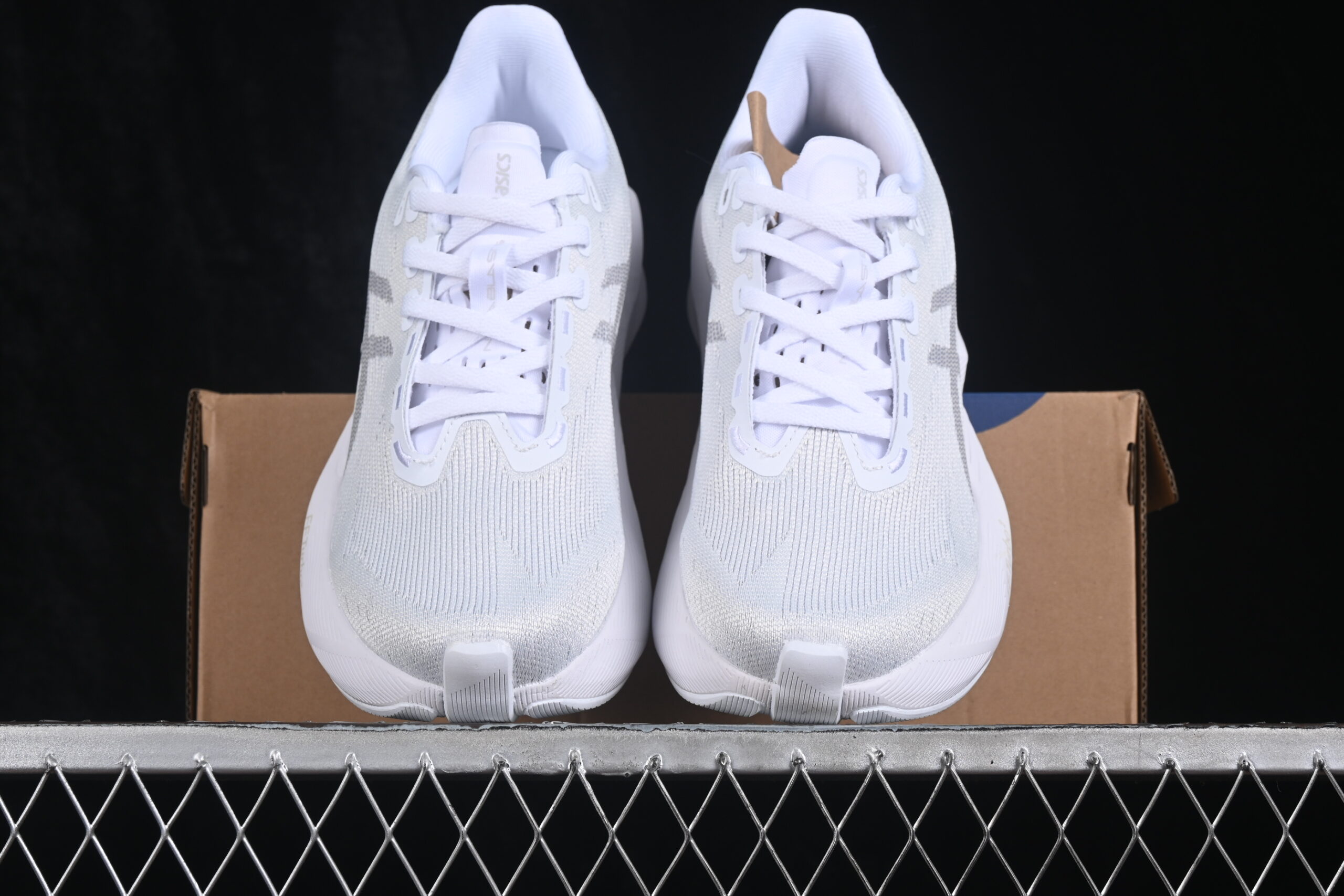 ASICS Novablast 6 White — изображение 4