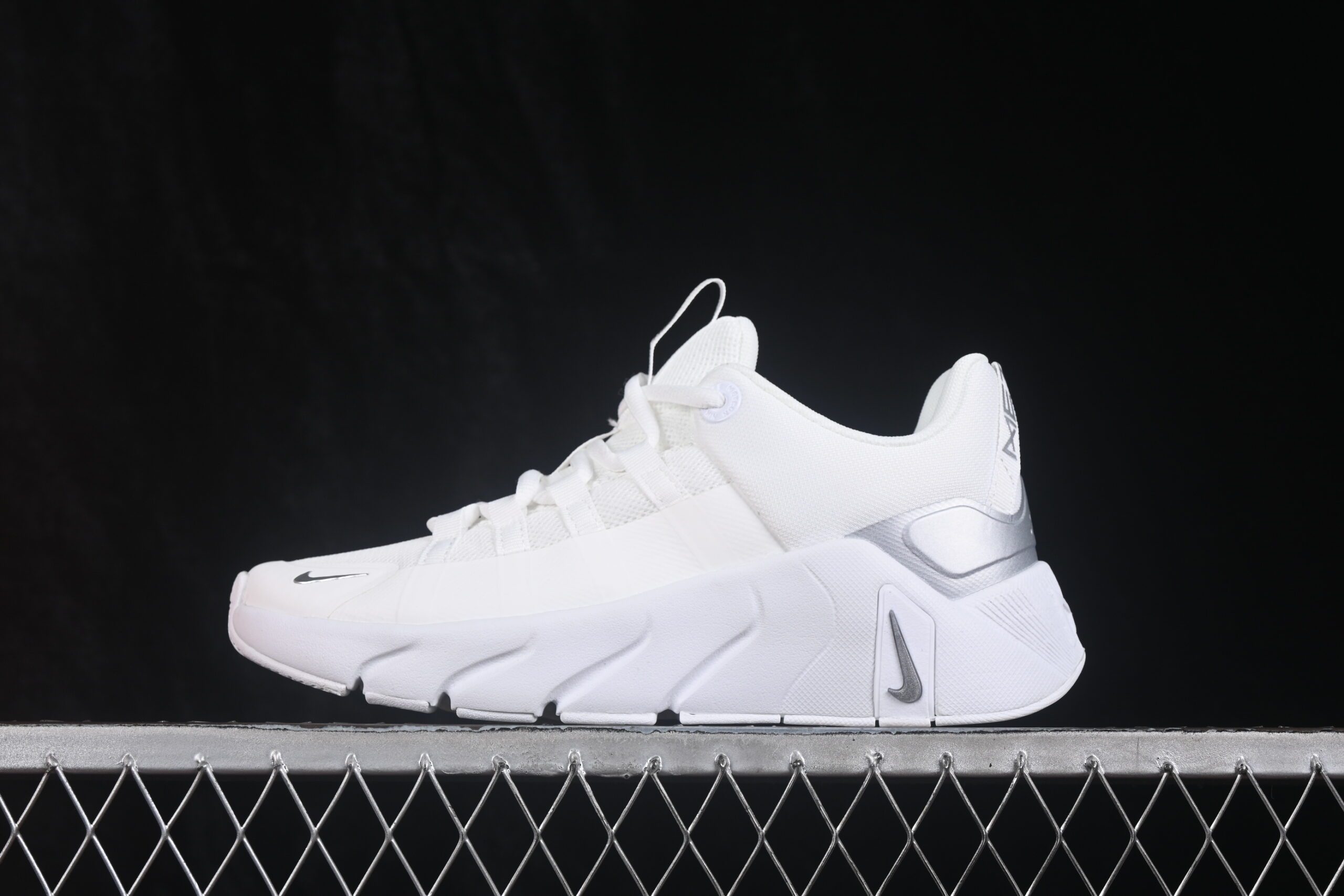 Nike Wmns Free Metcon 7 White Metallic Silver