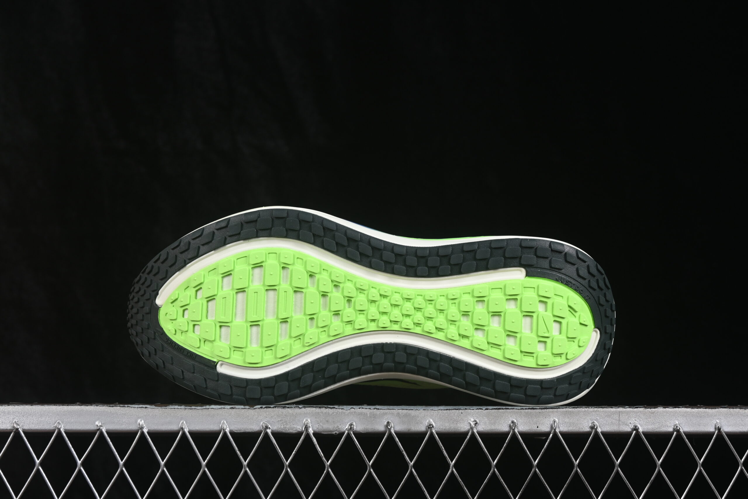 Nike Vomero Plus Volt Tint — изображение 5