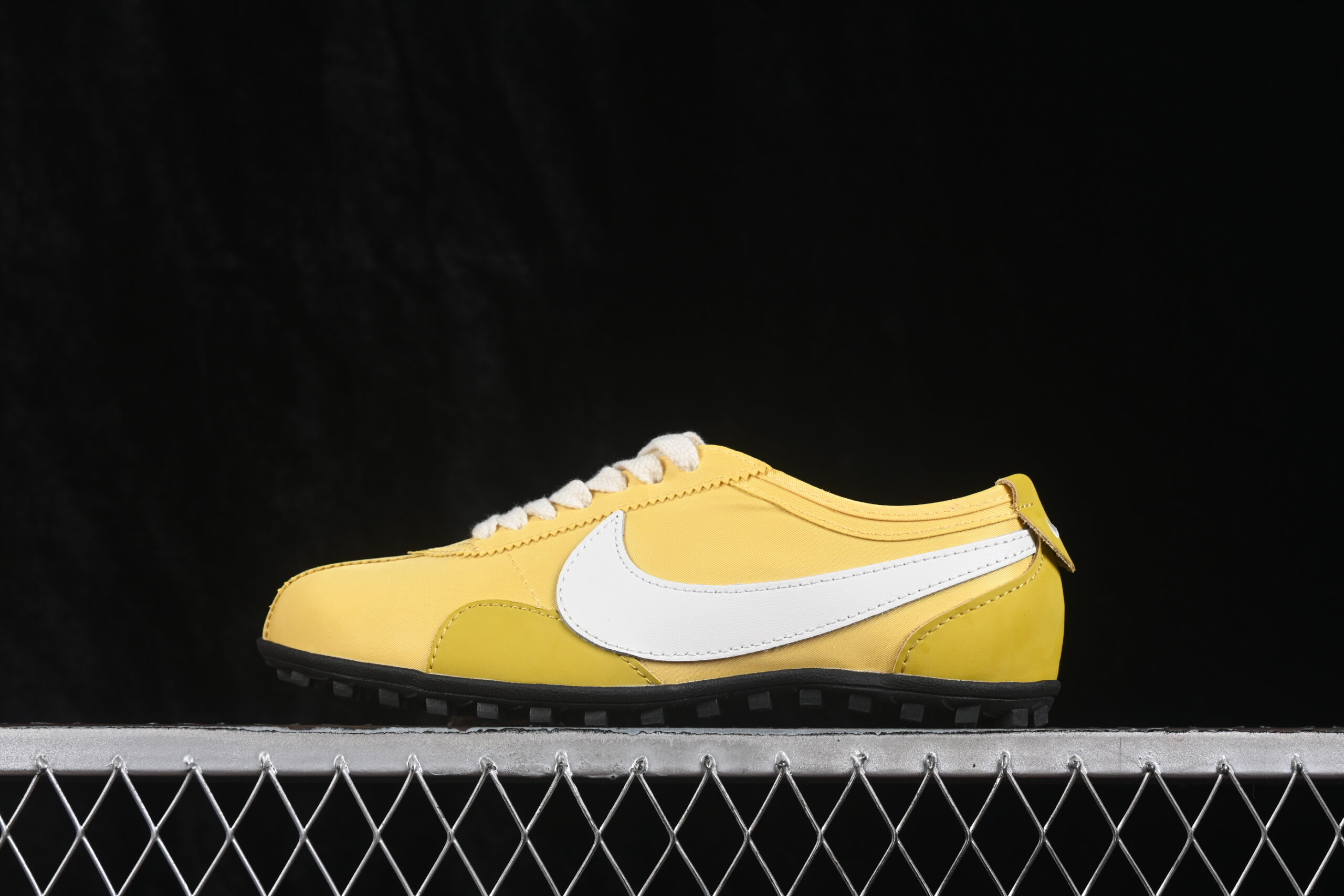 Nike Moon Shoe OG SP Women's - Soft Yellow