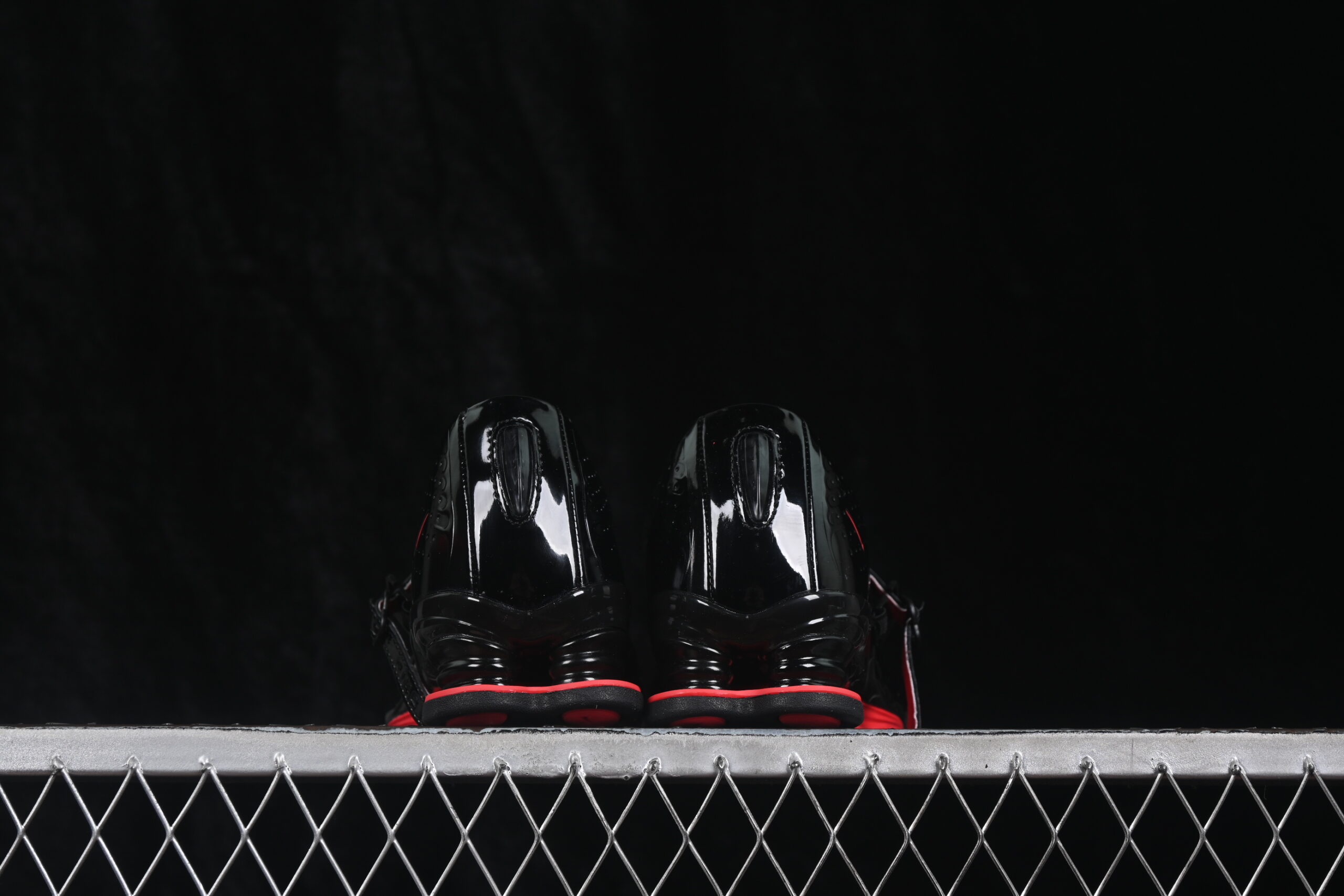 LABELHOOD x Nike Wmns Shox Z Calistra Black University Red — изображение 3