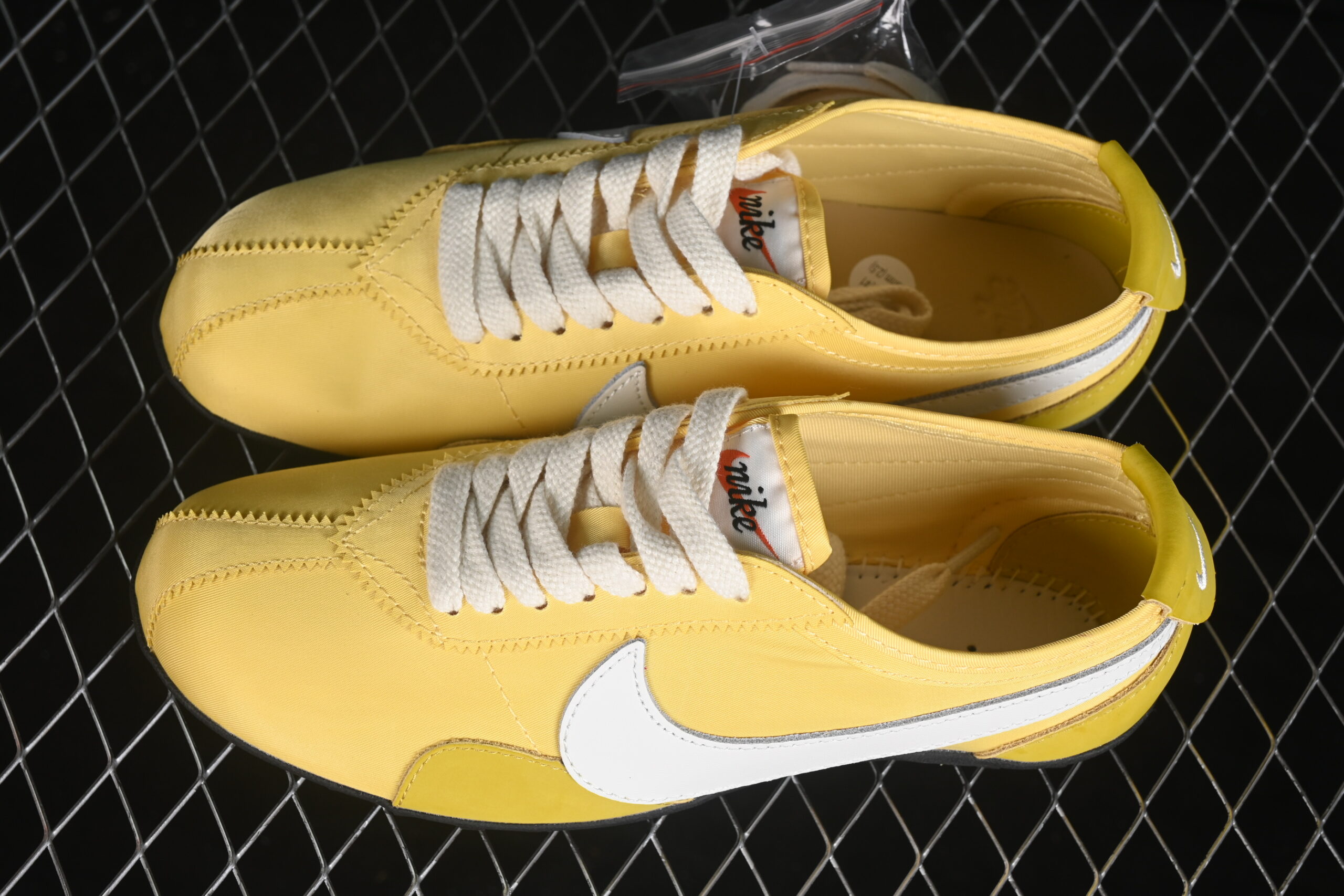 Nike Moon Shoe OG SP Women's - Soft Yellow — изображение 6