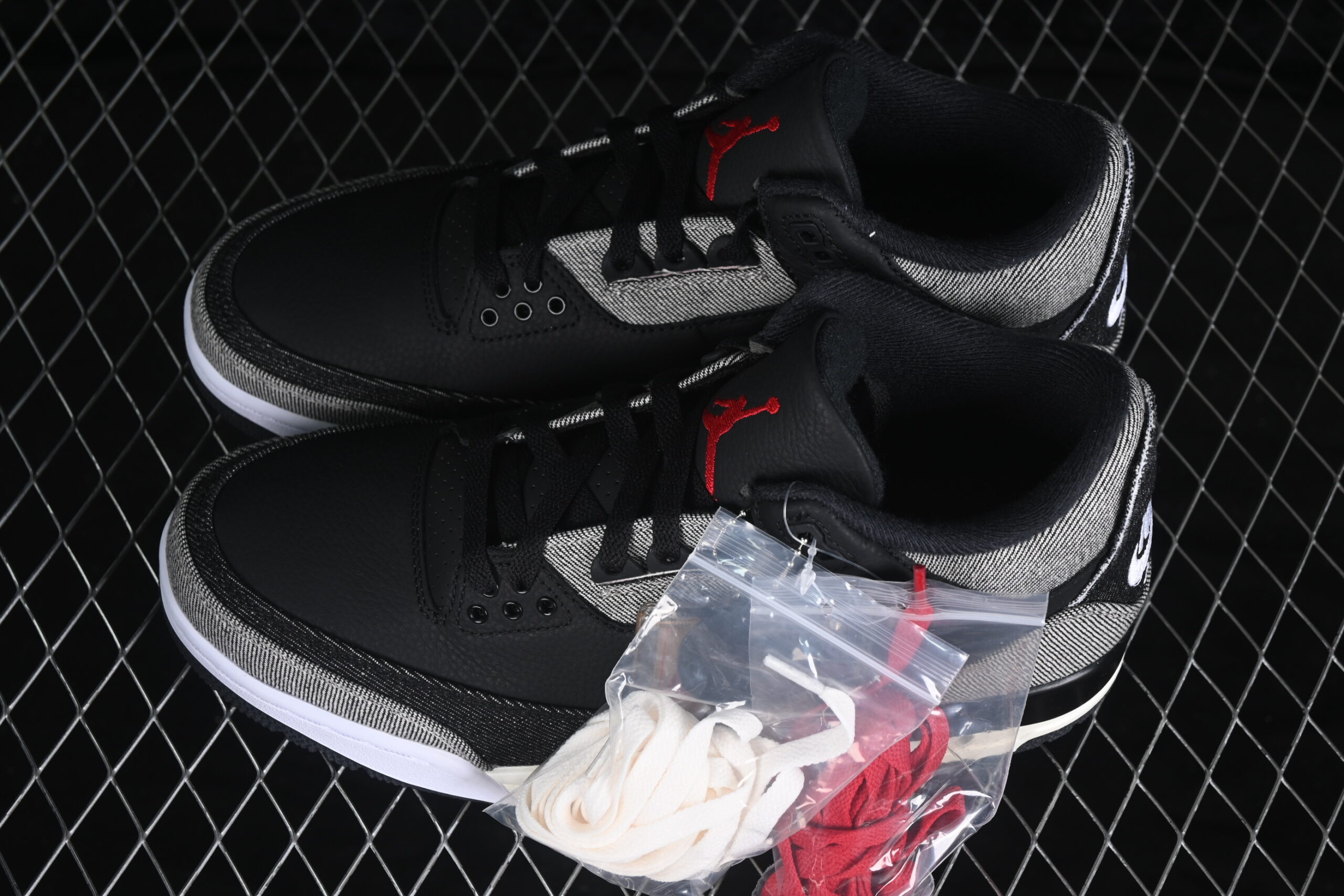 Levi's x Air Jordan 3 Retro SP Black Denim — изображение 3