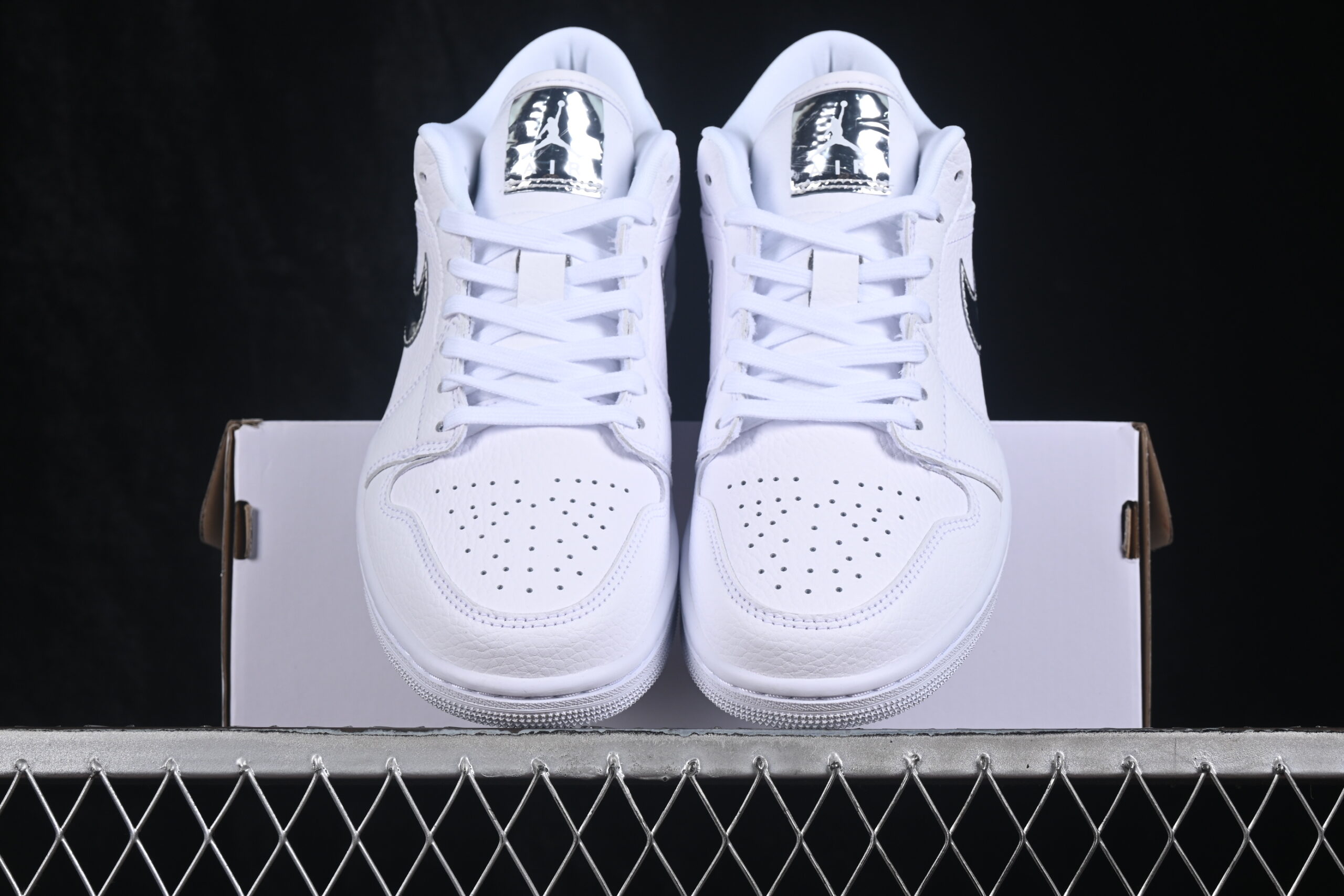 Air Jordan 1 Low SE Women's White — изображение 6