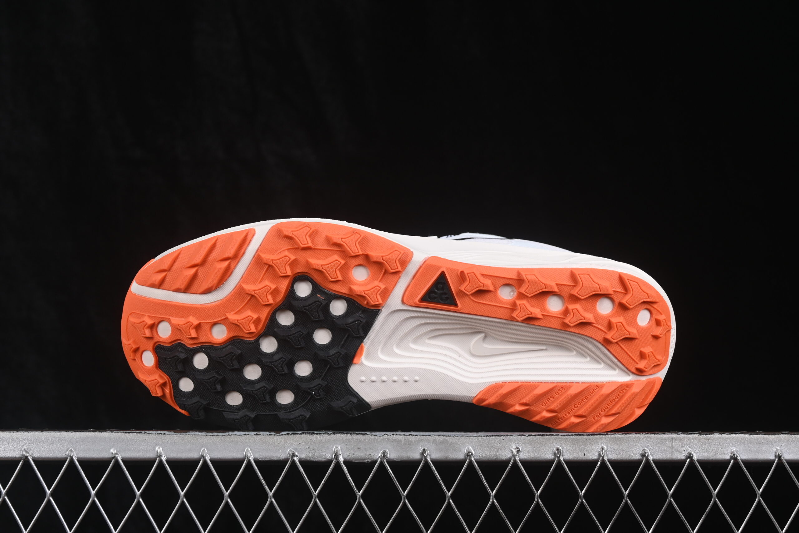 Nike ACG Pegasus Trail Summit White Orange — изображение 4