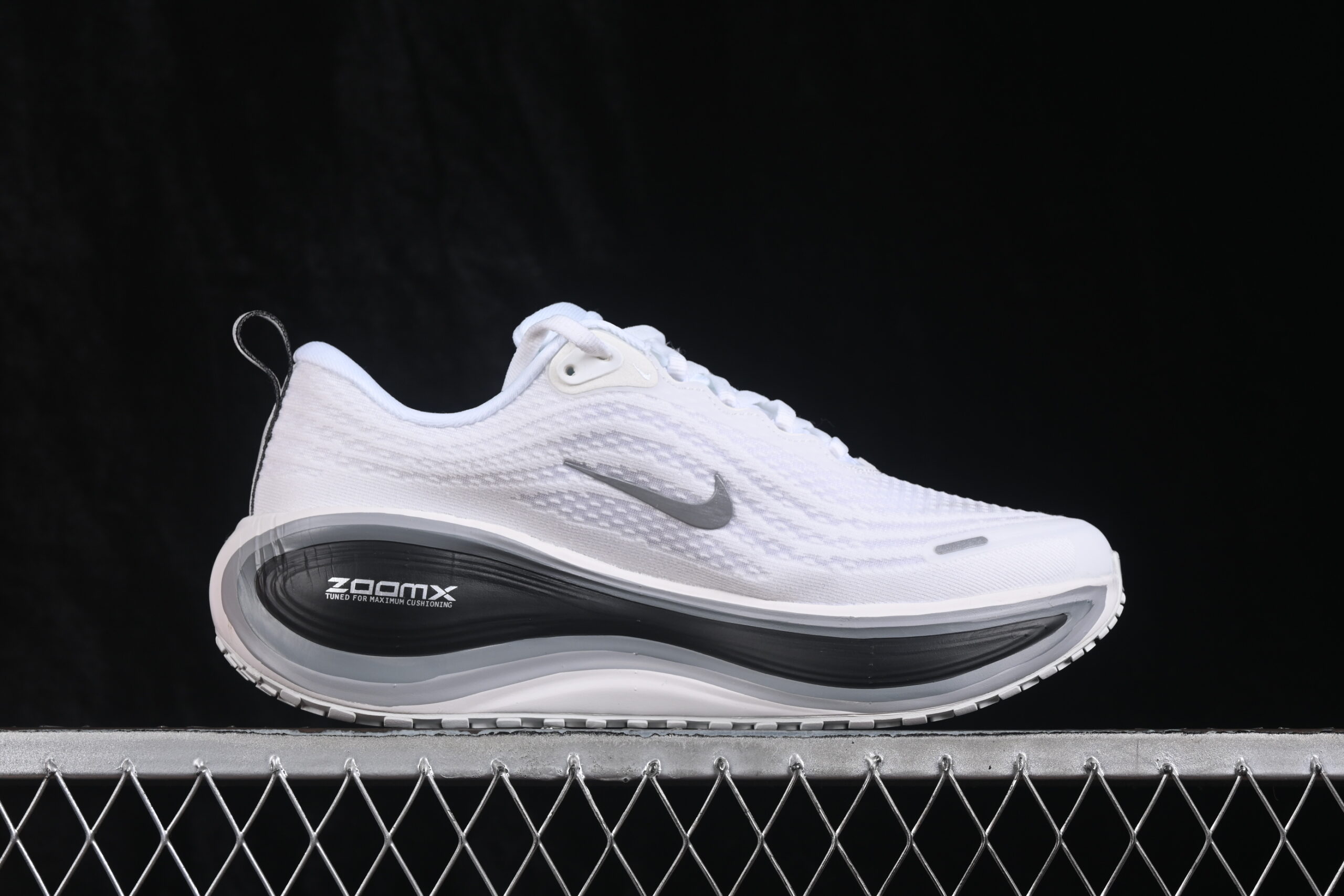 Nike Vomero Plus White Black Cool Grey — изображение 2