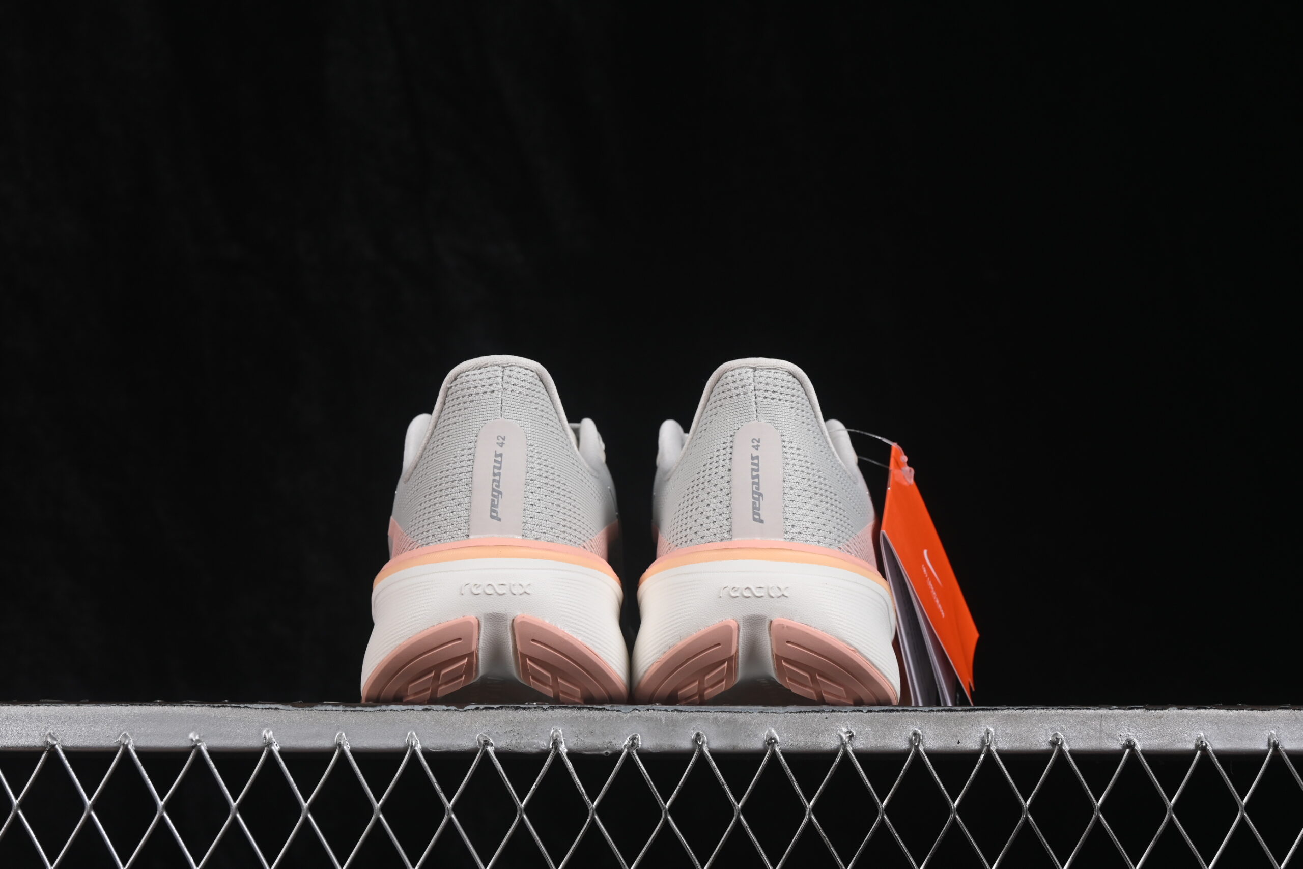Nike Wmns Air Zoom Pegasus 42 Light Bone — изображение 3