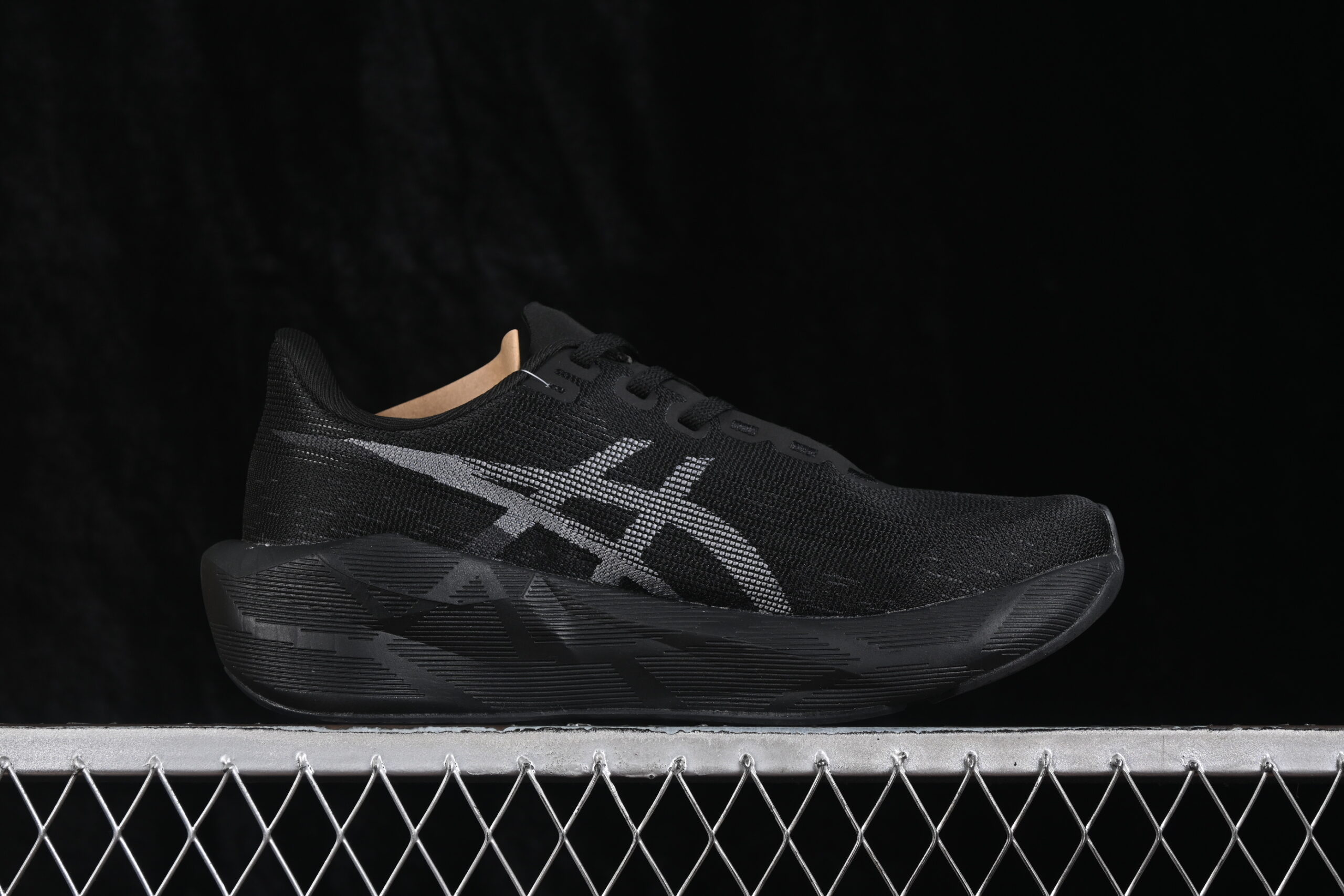 ASICS Novablast 6 Black — изображение 2